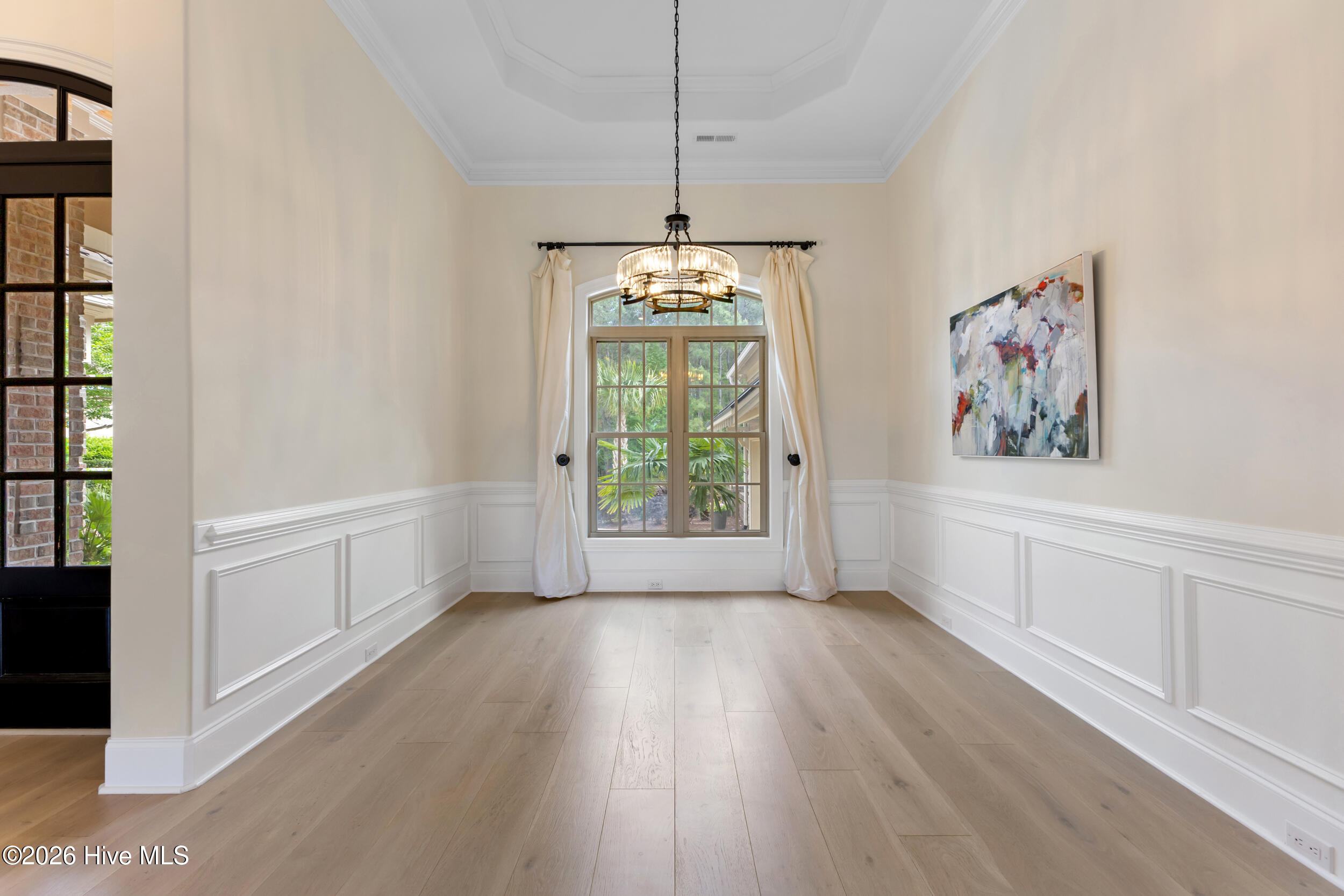 100567857 | Photo 15