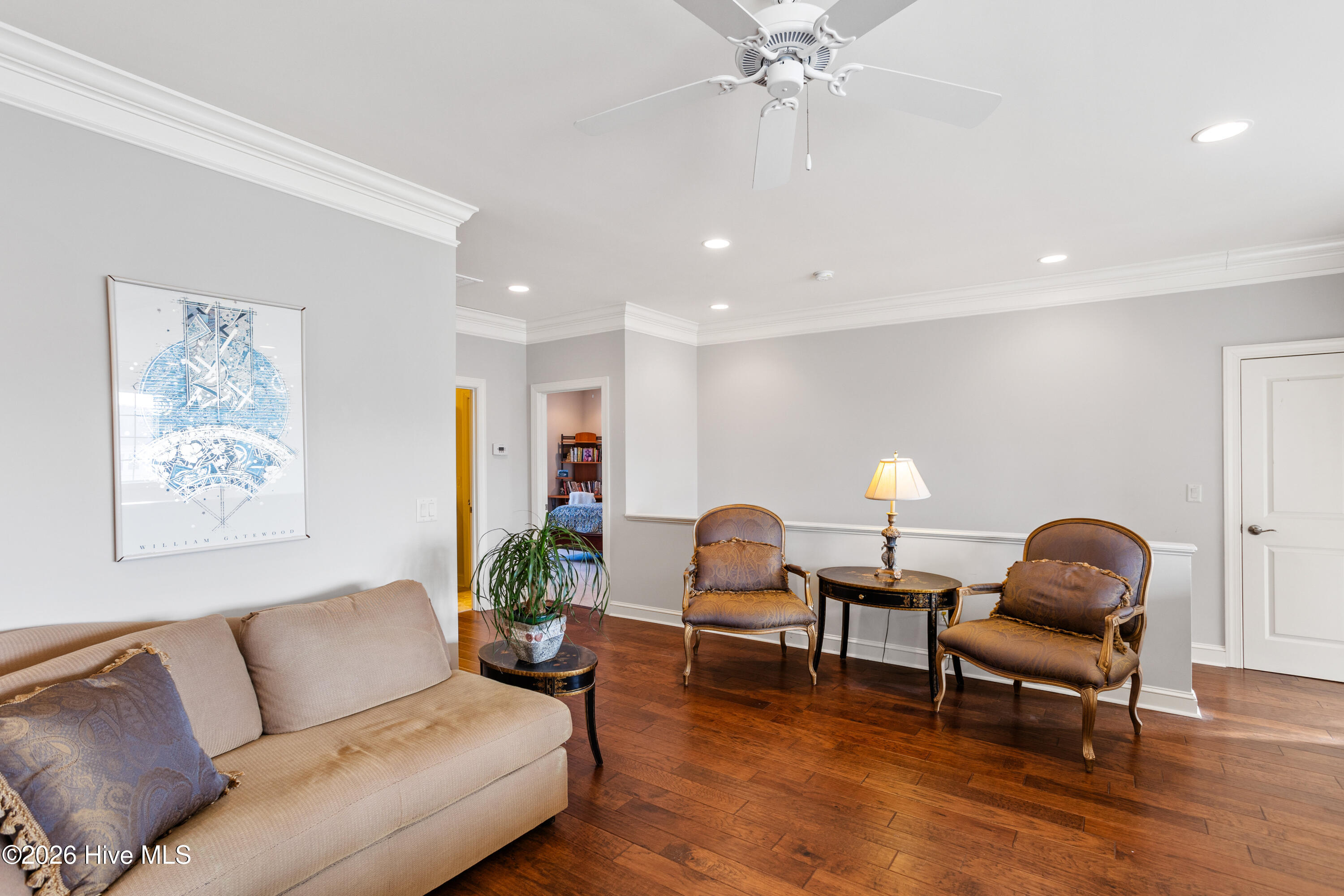 100565451 | Photo 38