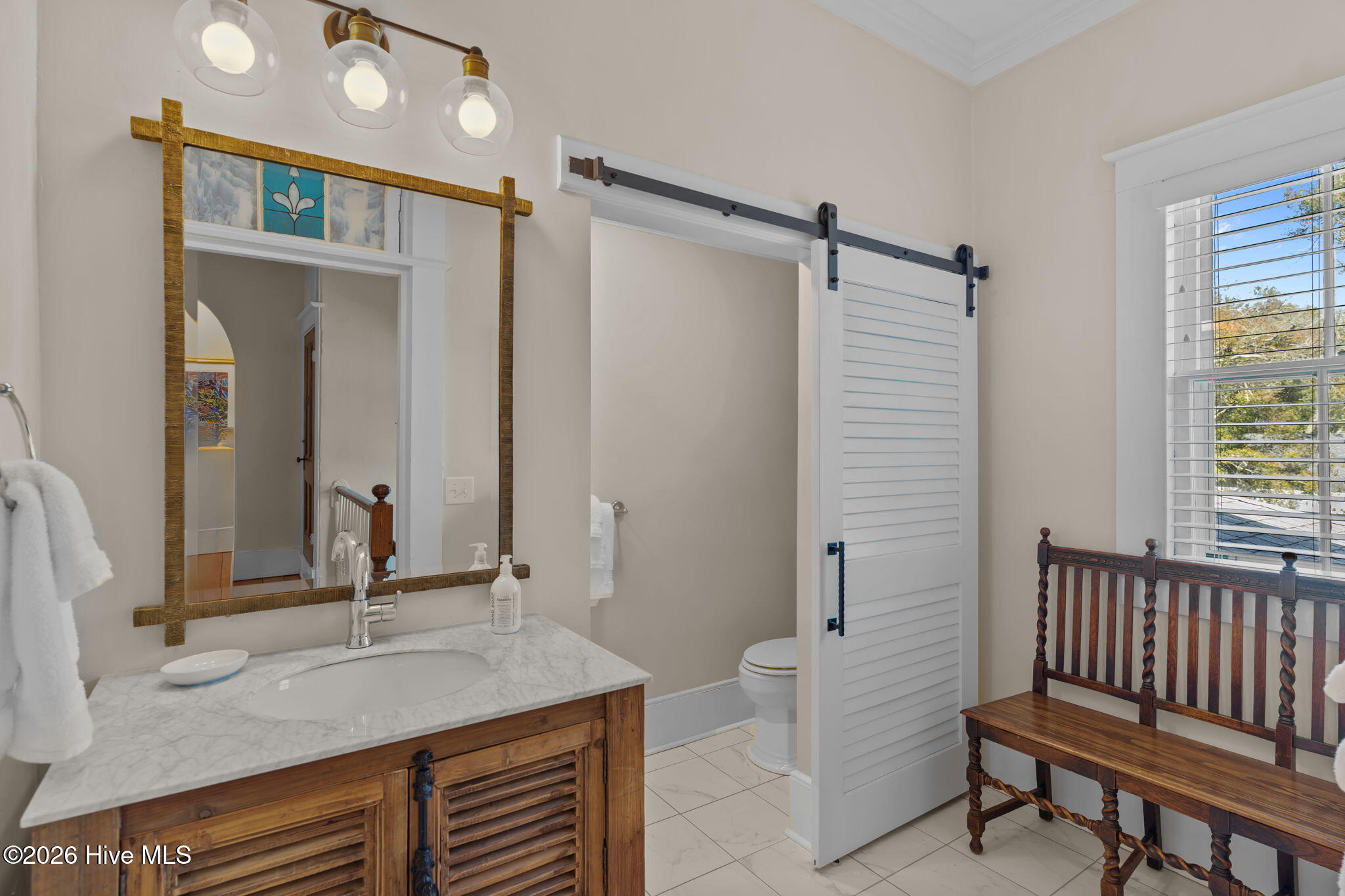 100562122 | Photo 51