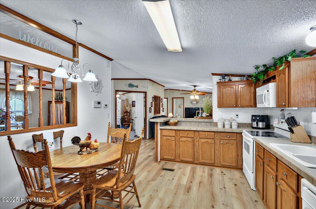 100555131 | Photo 13