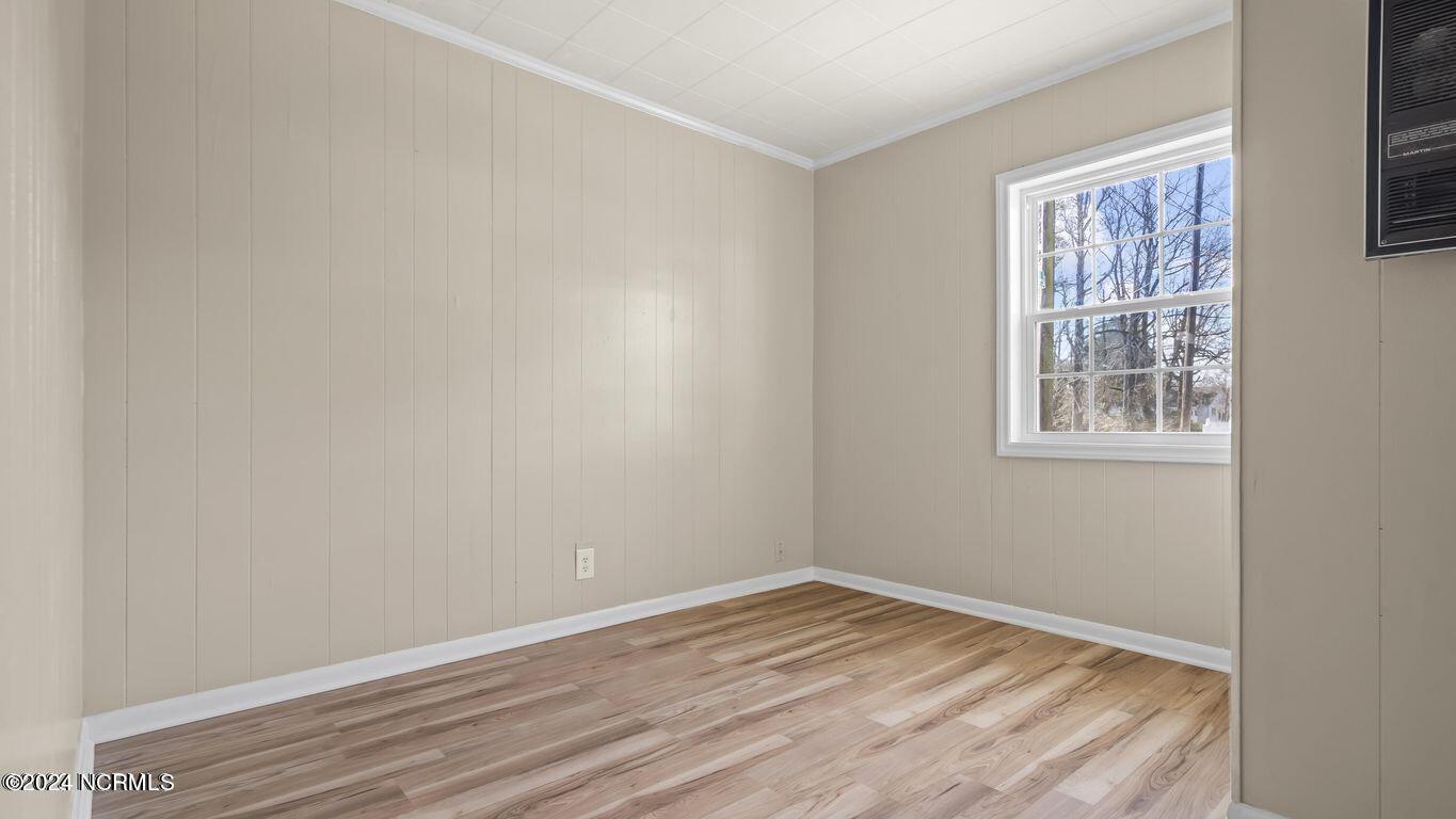 100560766 | Photo 11