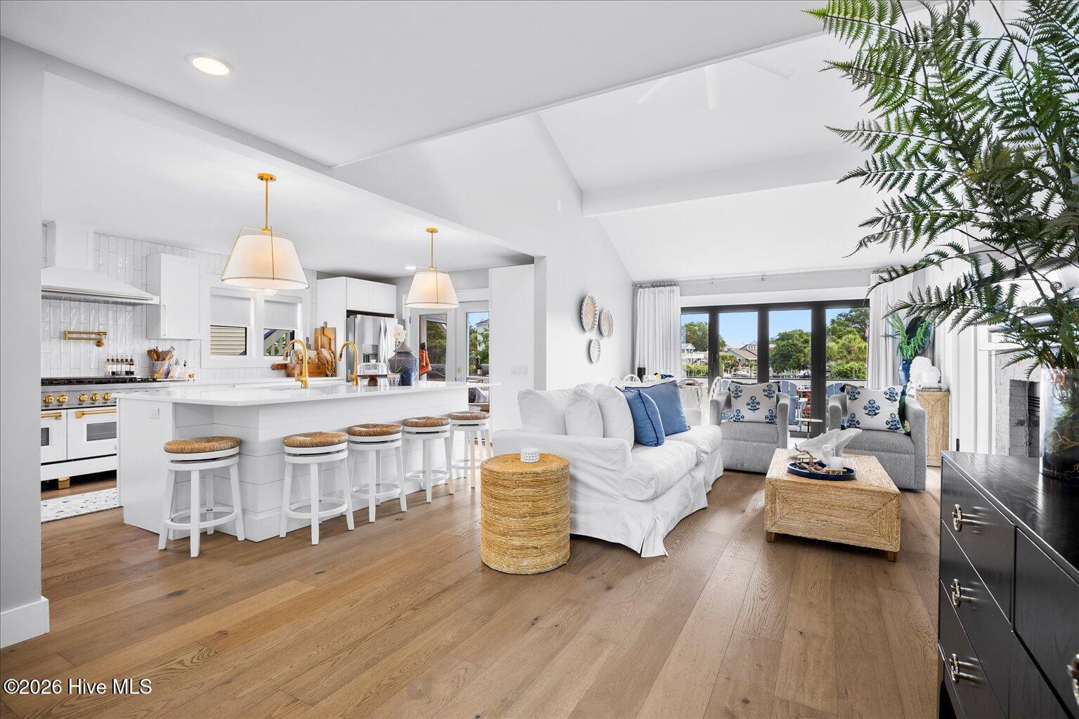 100548243 | Photo 13