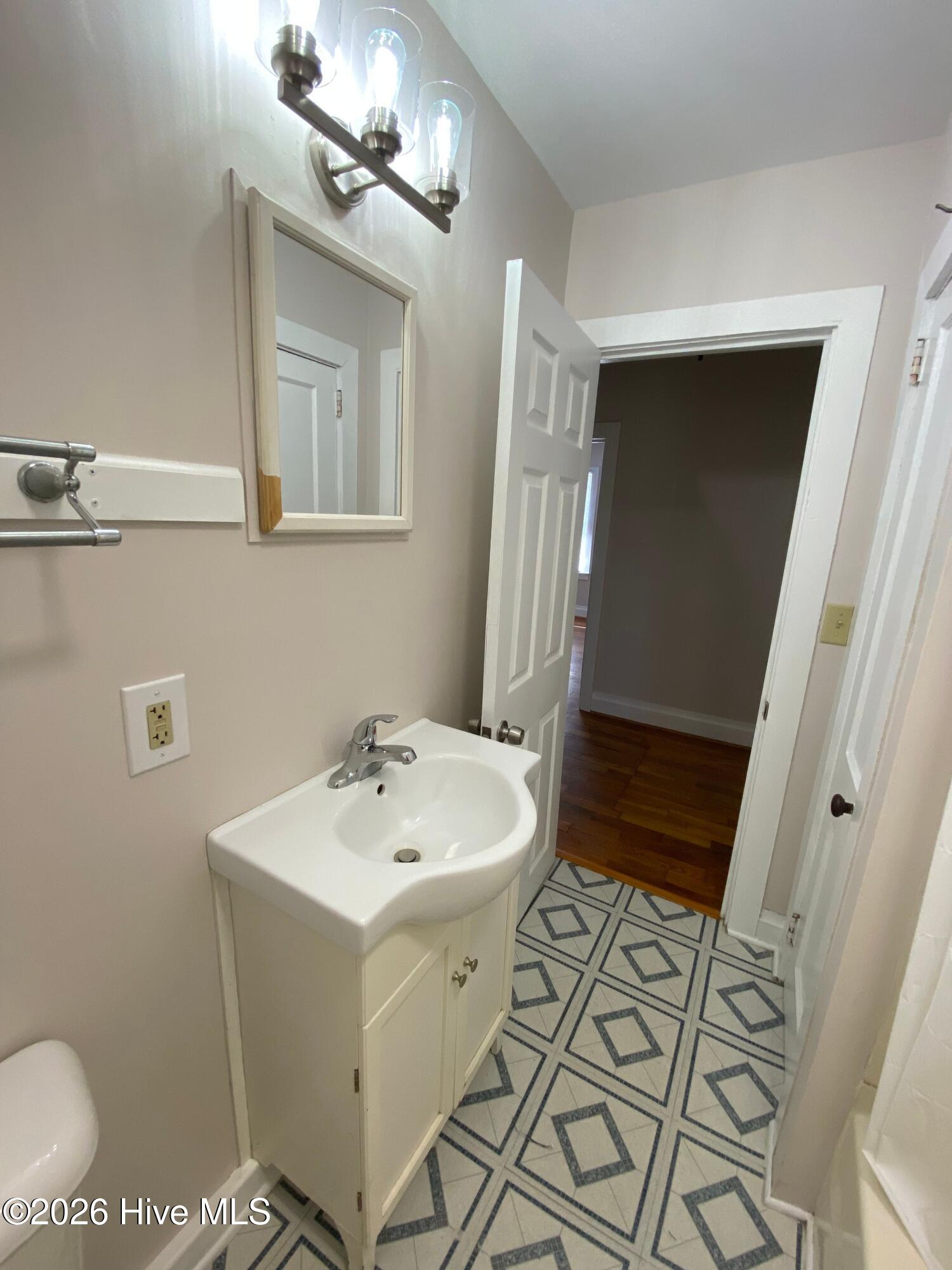 100565723 | Photo 25