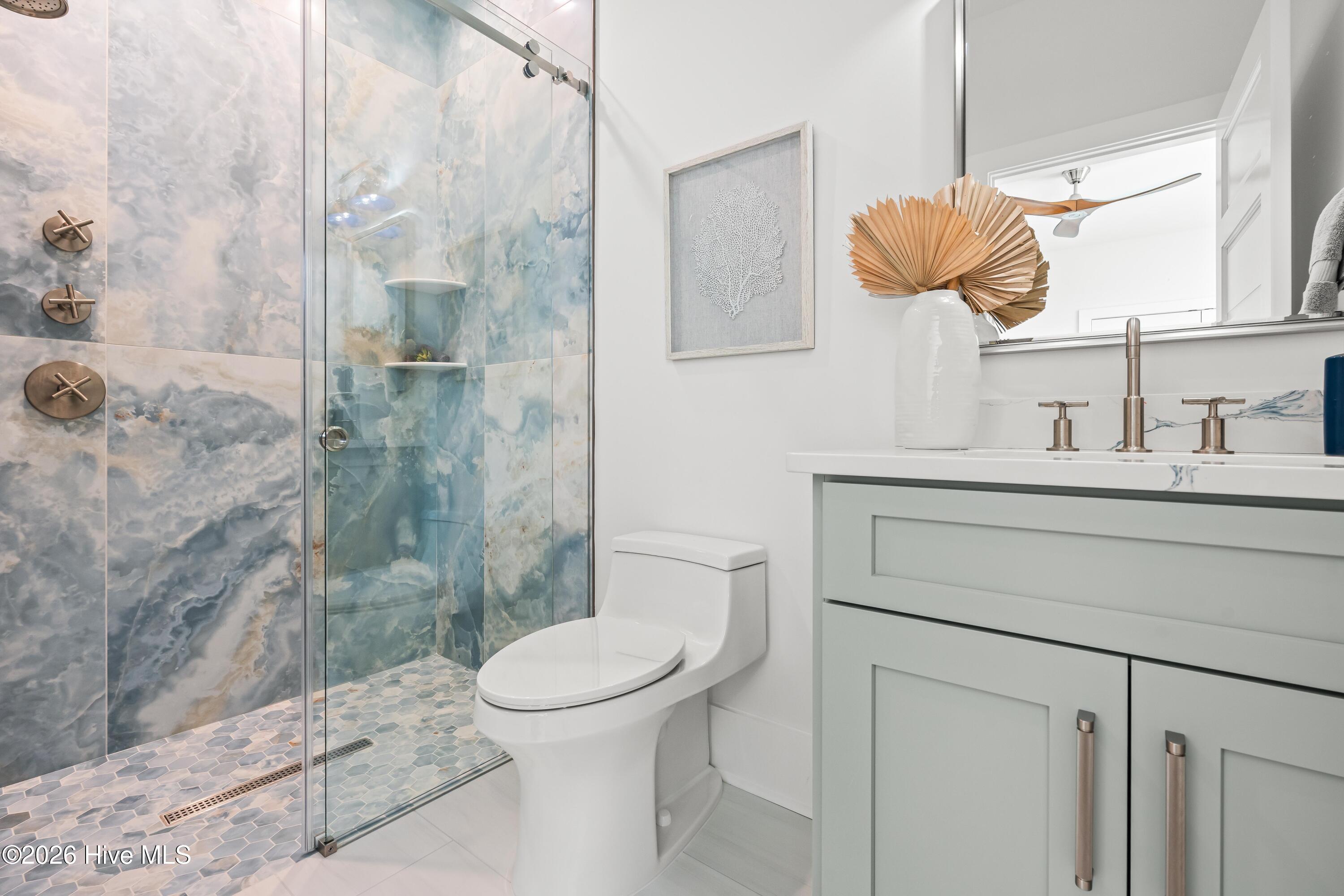 100558368 | Photo 43