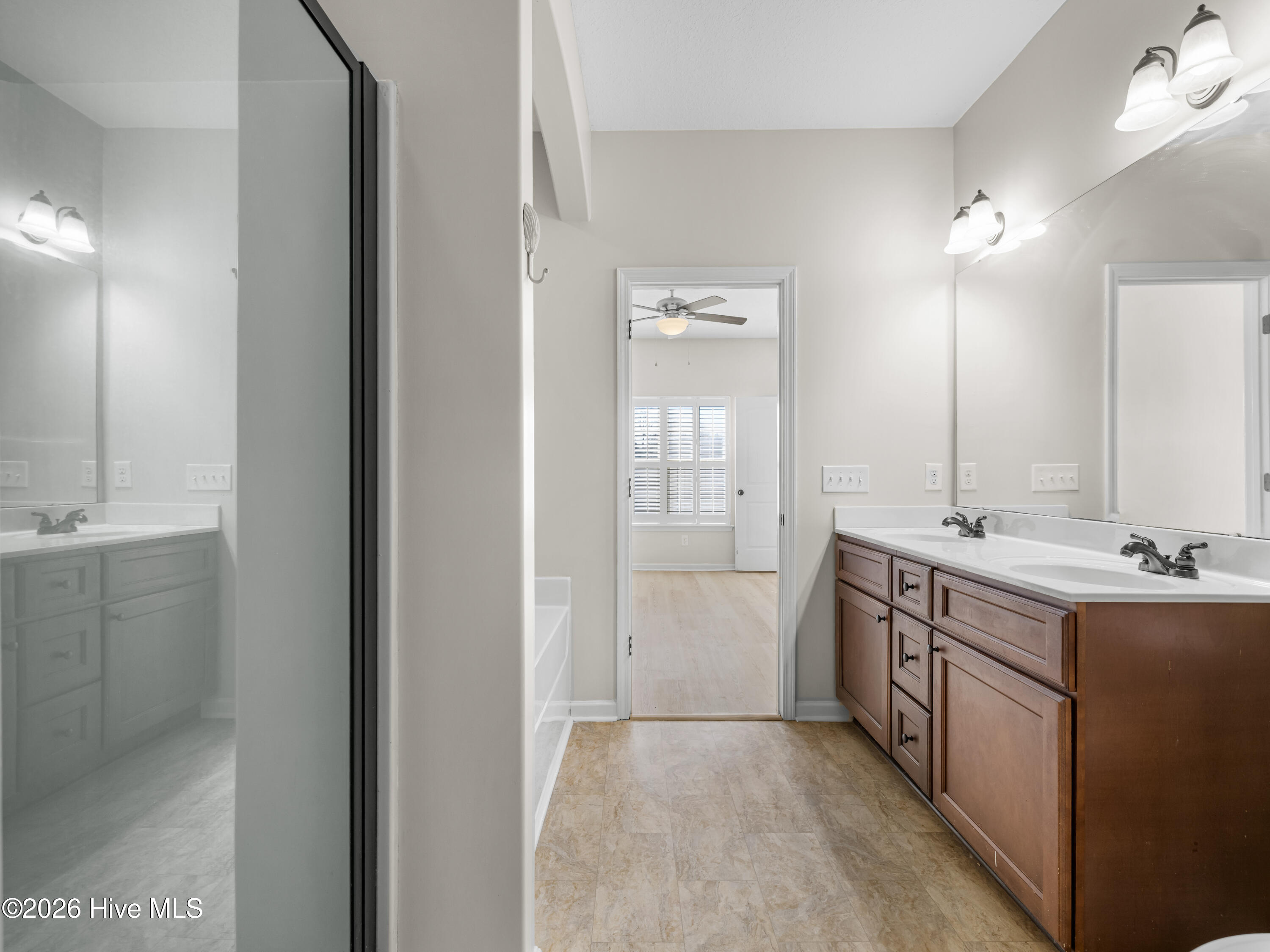 100554822 | Photo 28