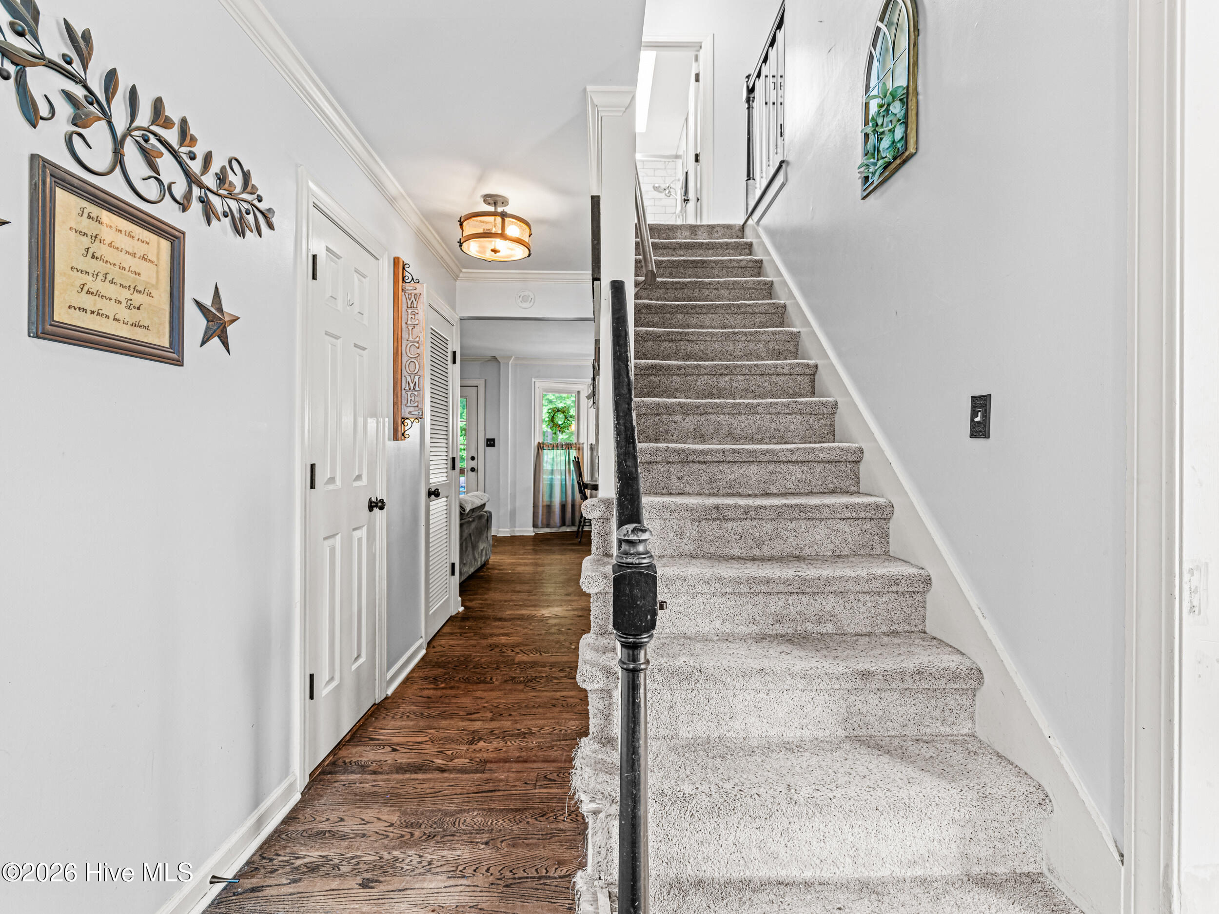 100570486 | Photo 11