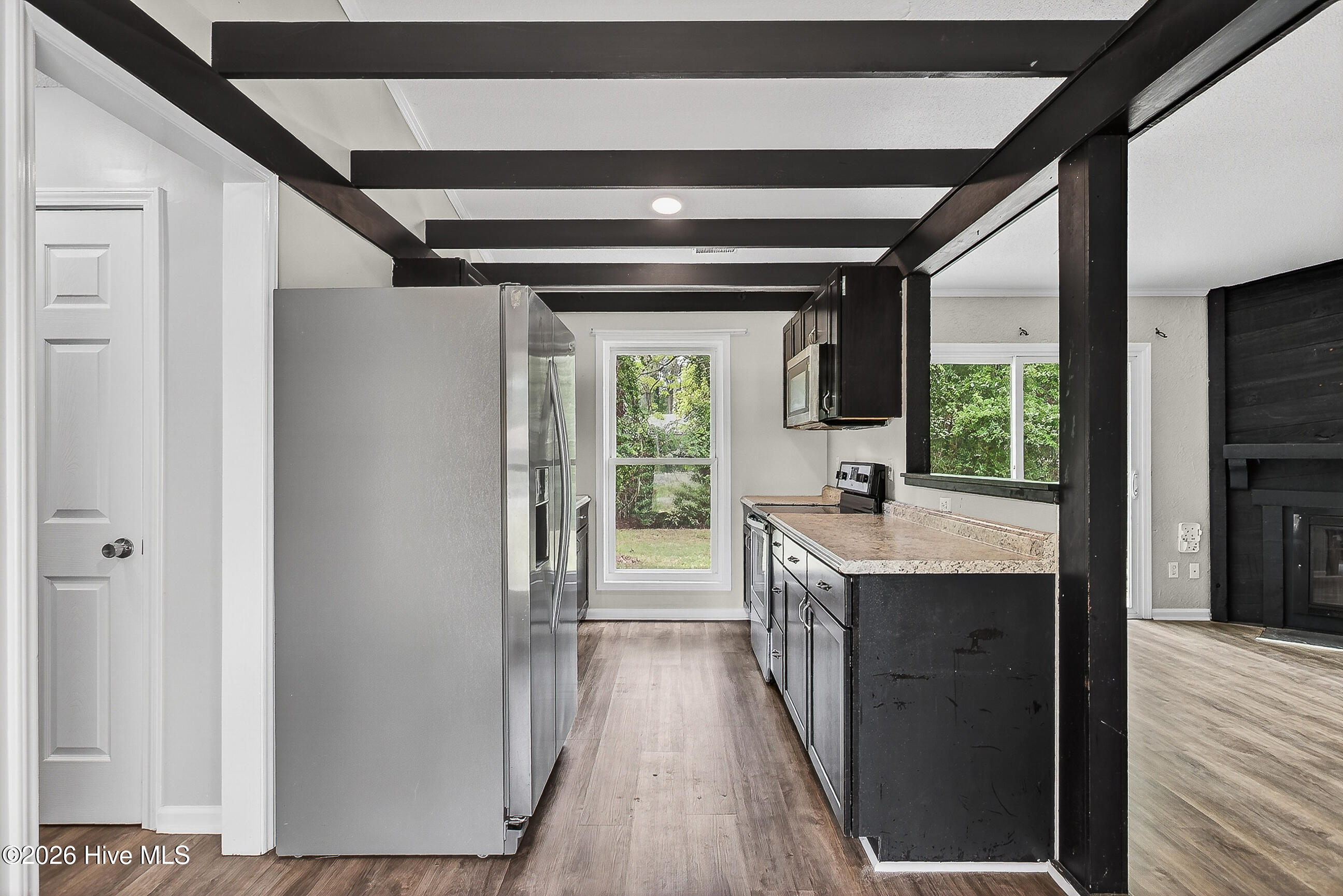 100570580 | Photo 11