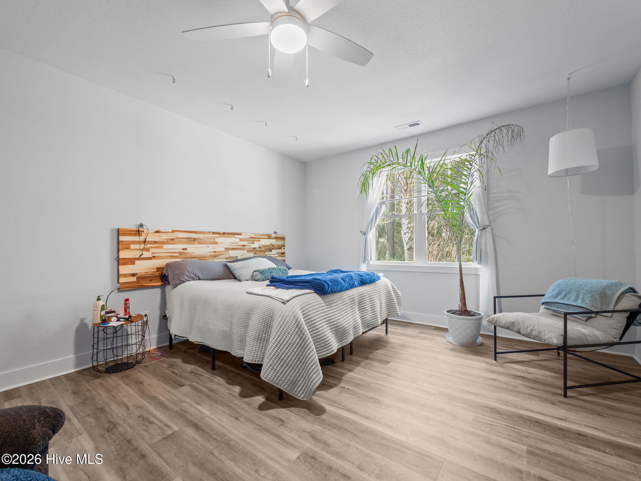 100547615 | Photo 18