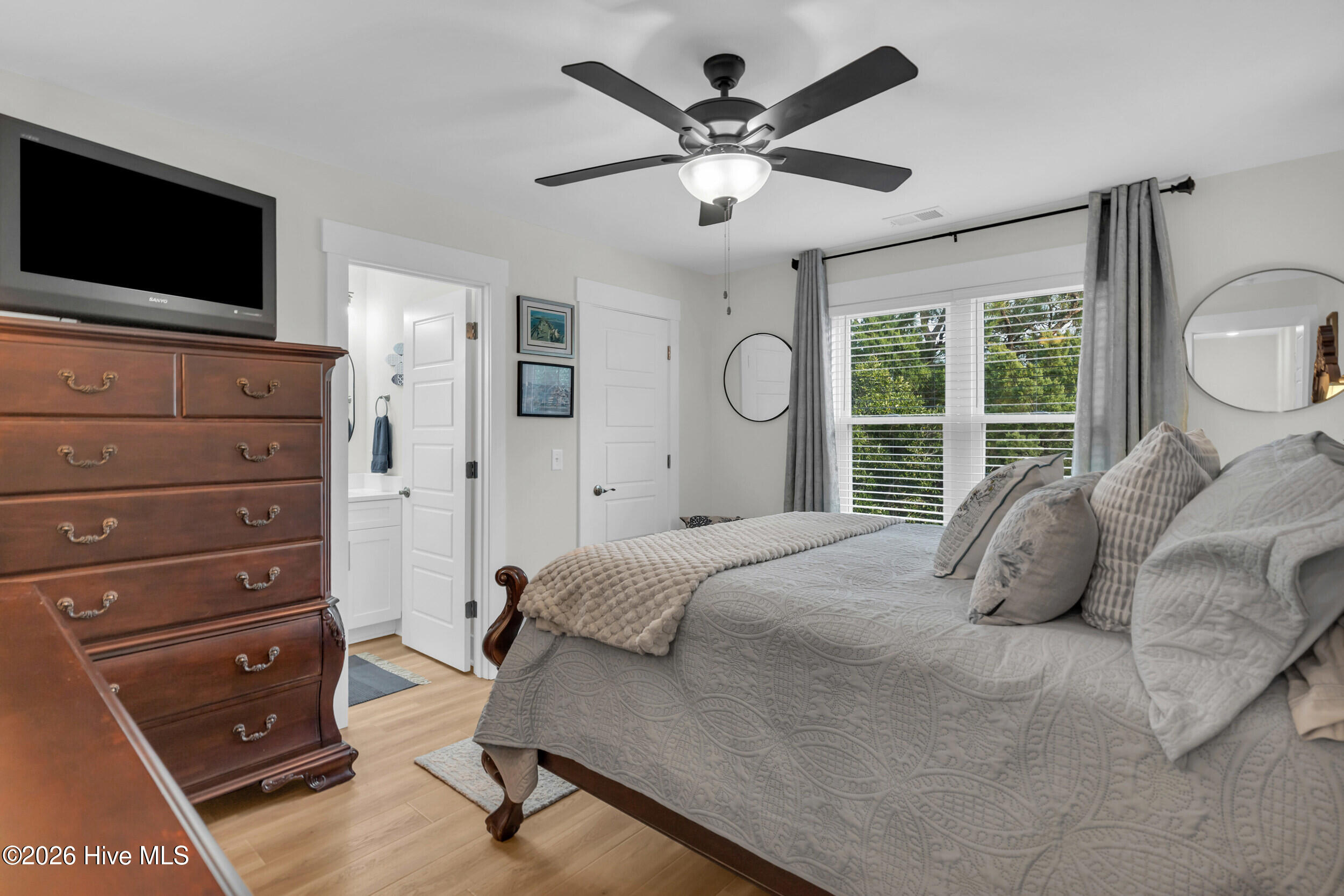 100549531 | Photo 23