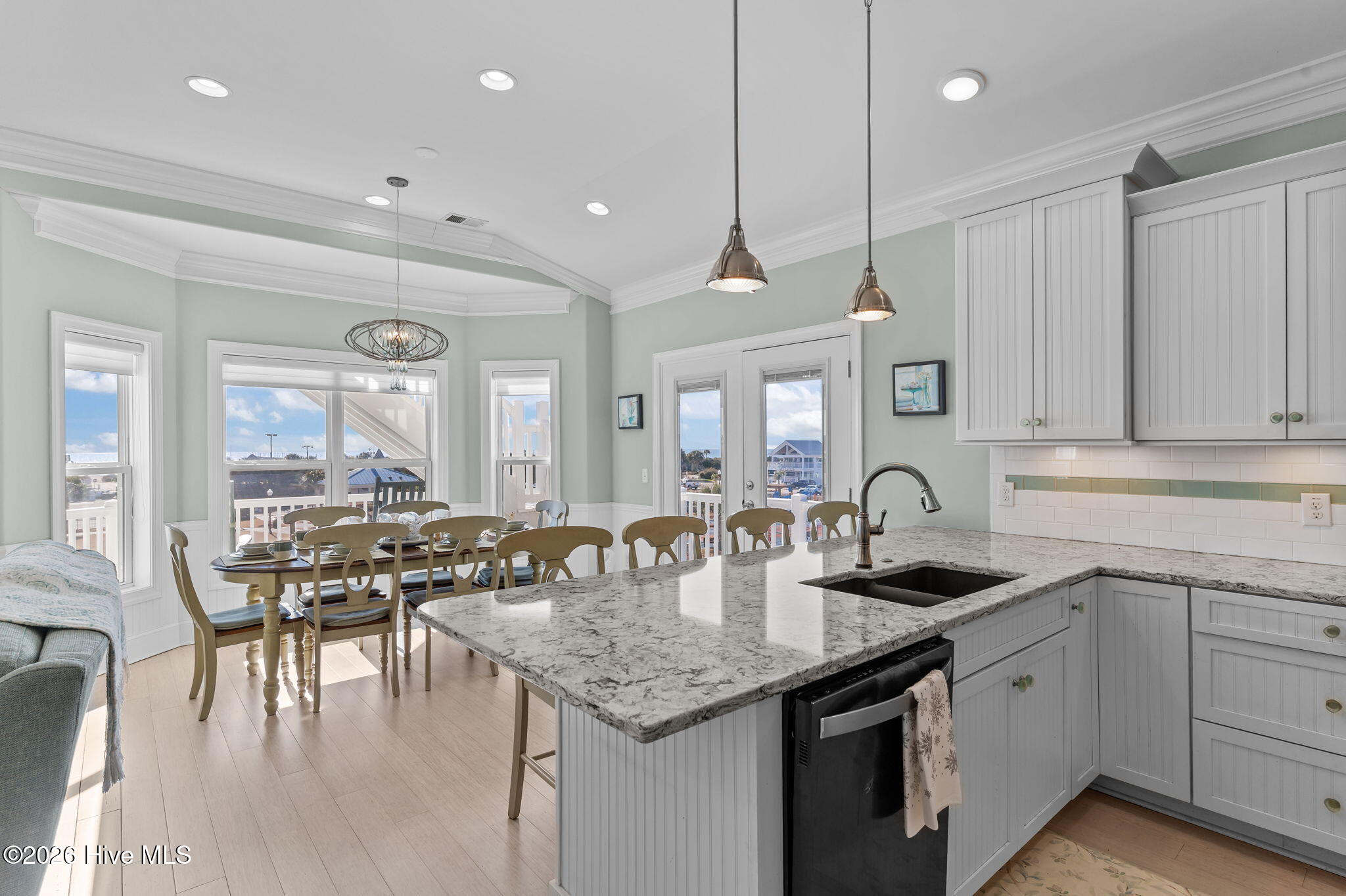 100549161 | Photo 19