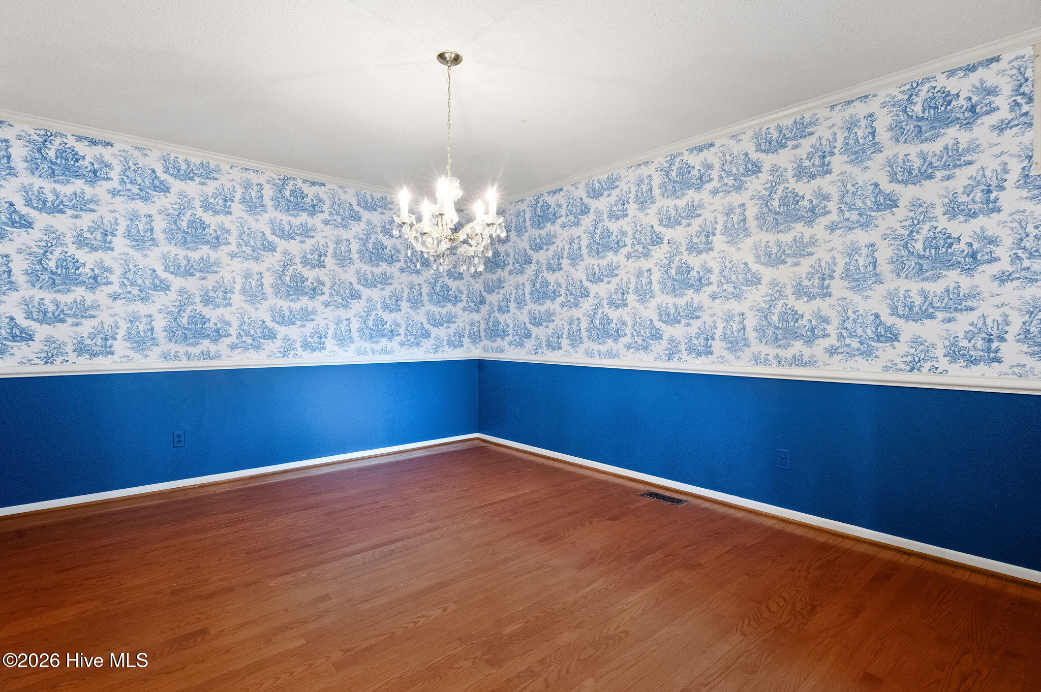 100556602 | Photo 14