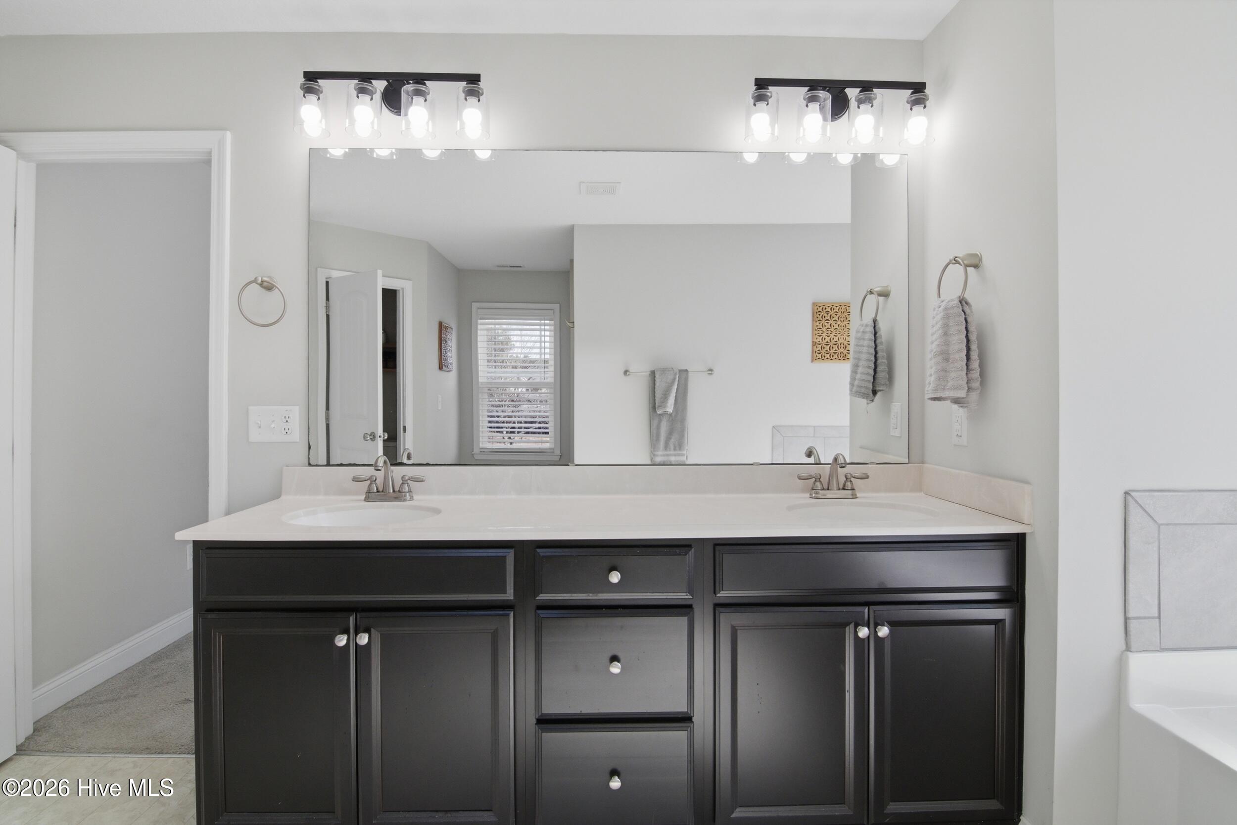 100552695 | Photo 40