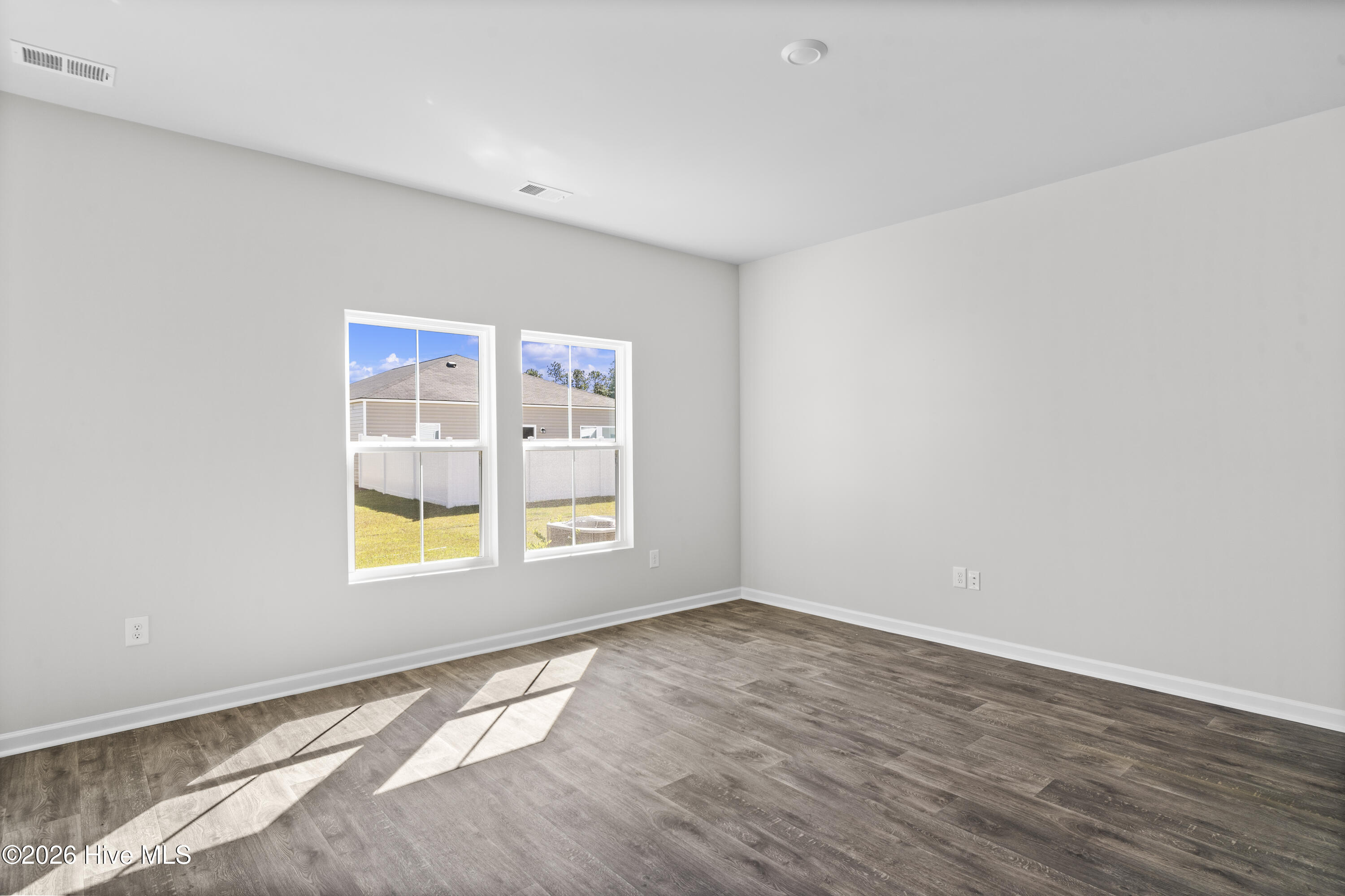 100557776 | Photo 11