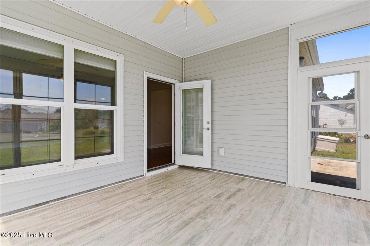 100505325 | Photo 42