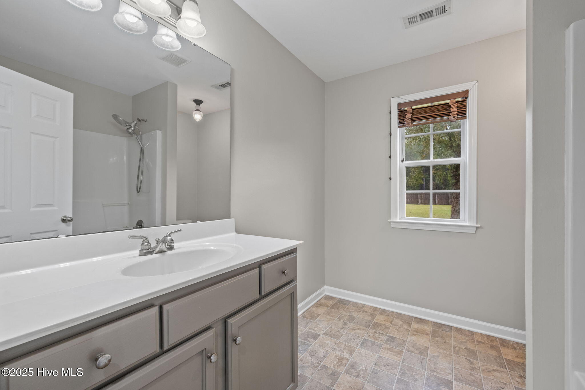 100539227 | Photo 28