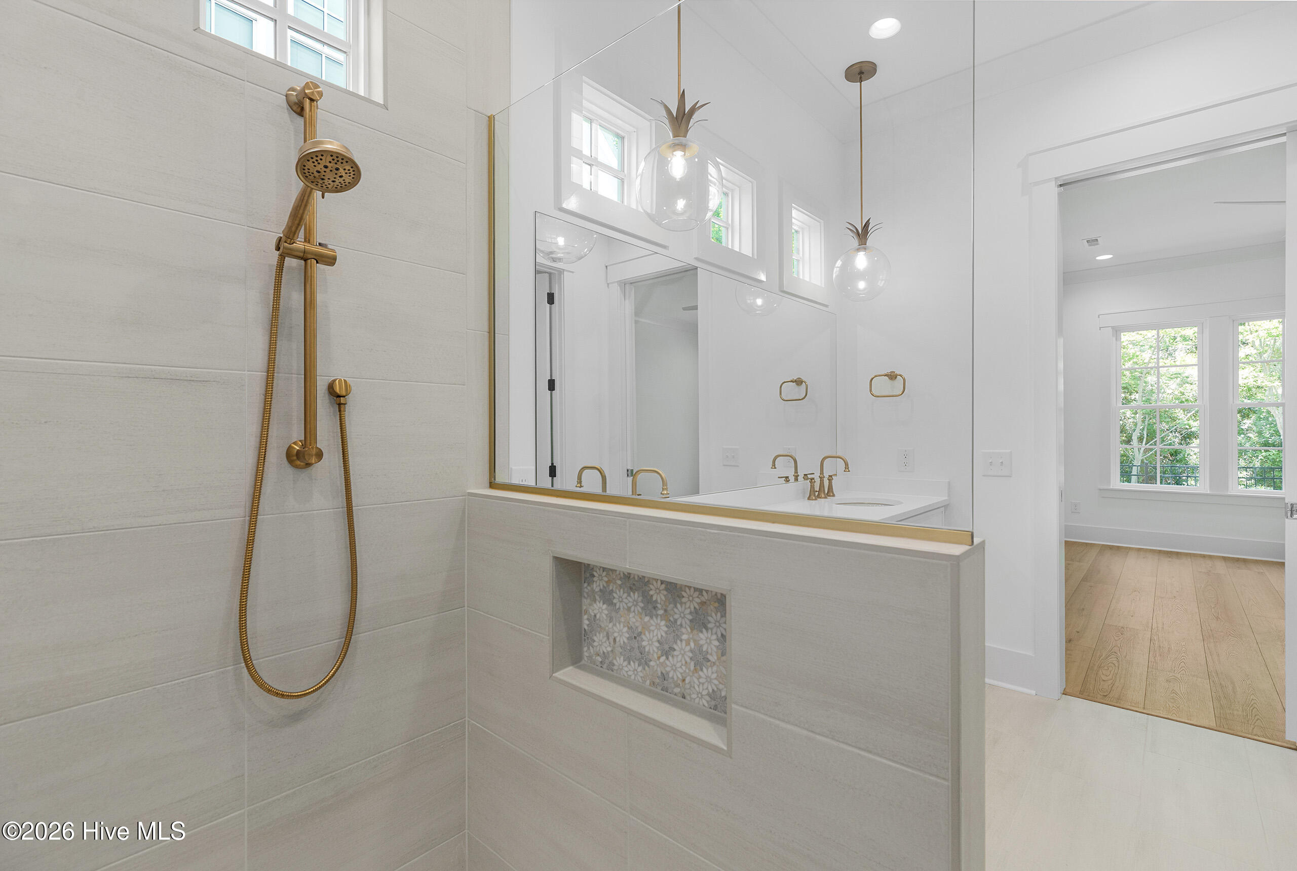 100519914 | Photo 46