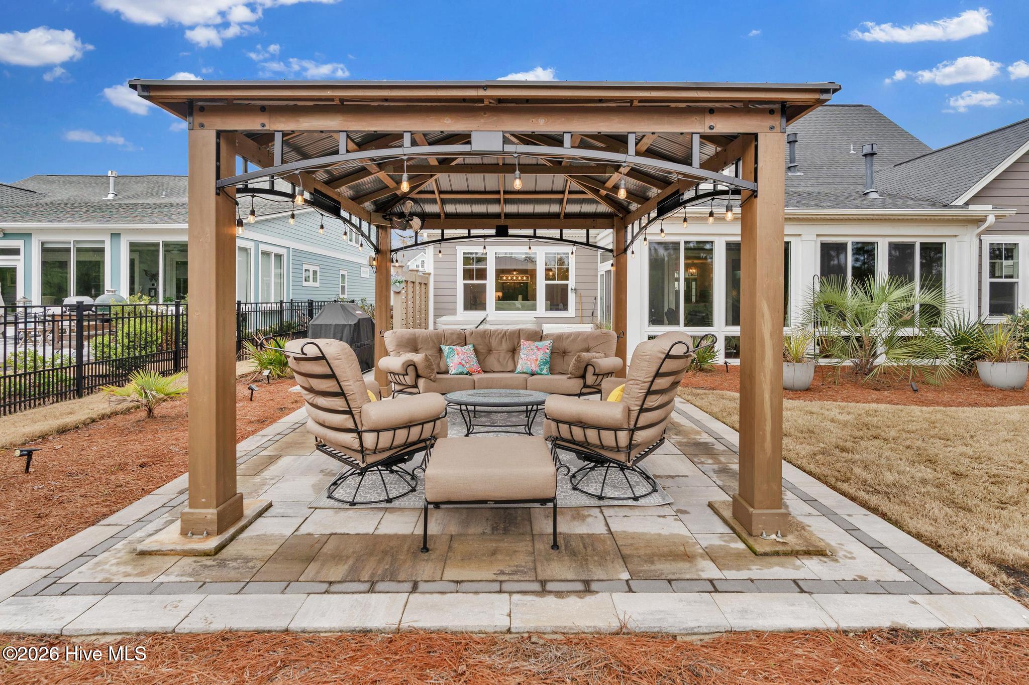 100561438 | Photo 41