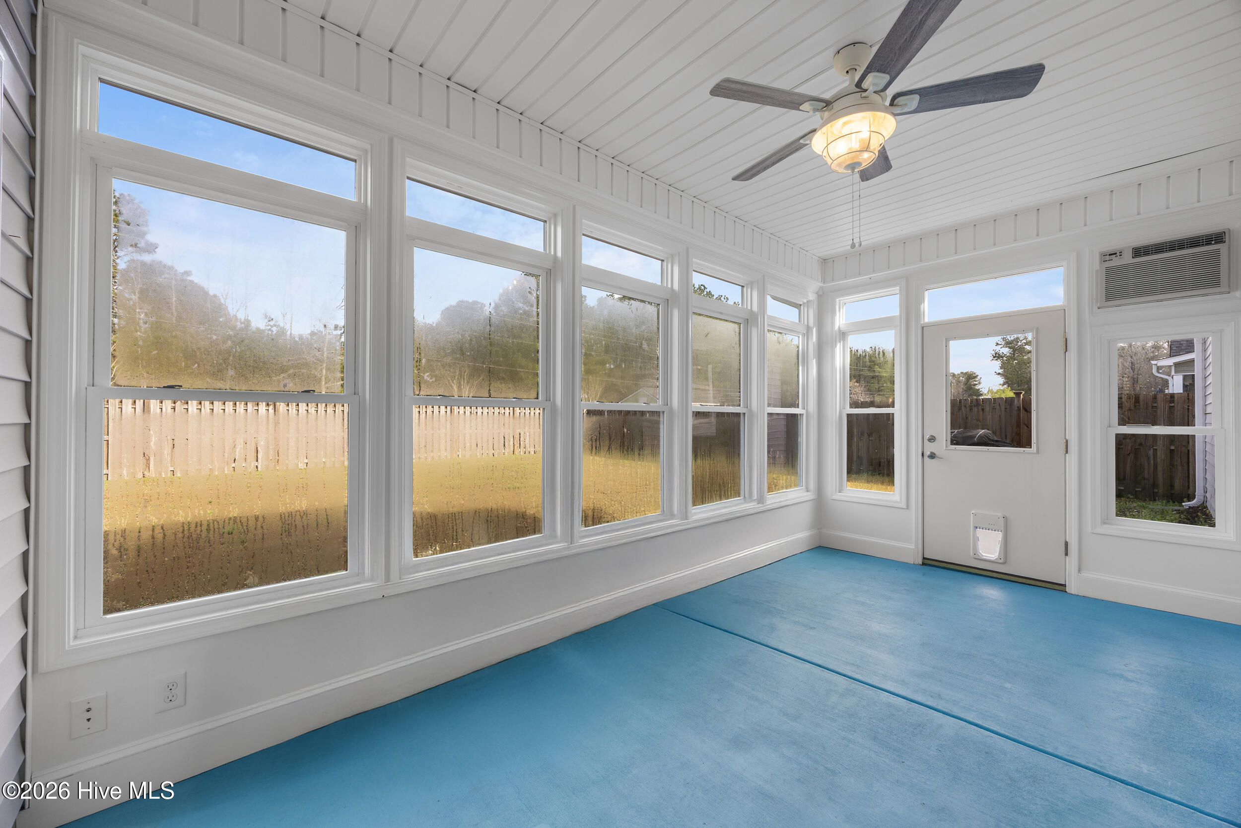 100559295 | Photo 36