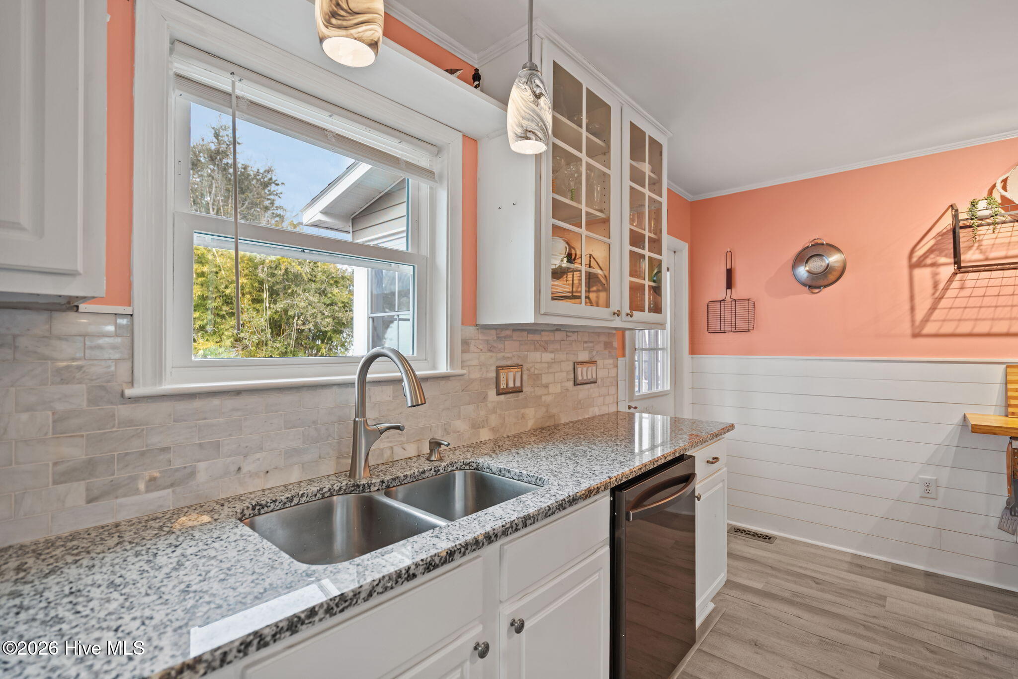 100554076 | Photo 16