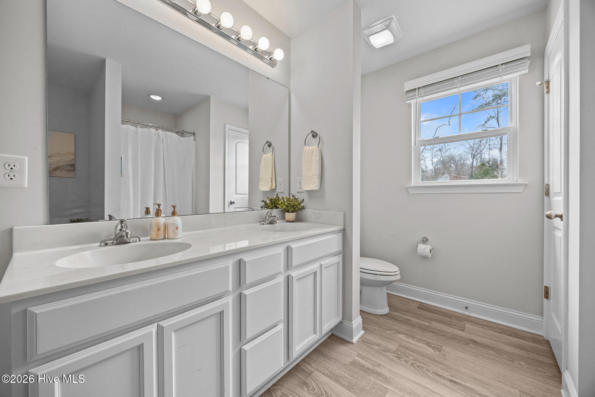 25-web-or-mls-135 Waterford Way 60