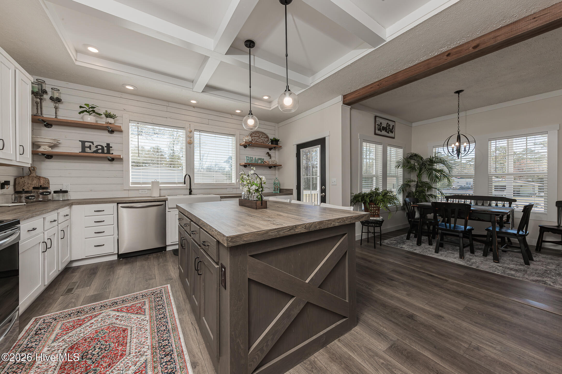 100563969 | Photo 19