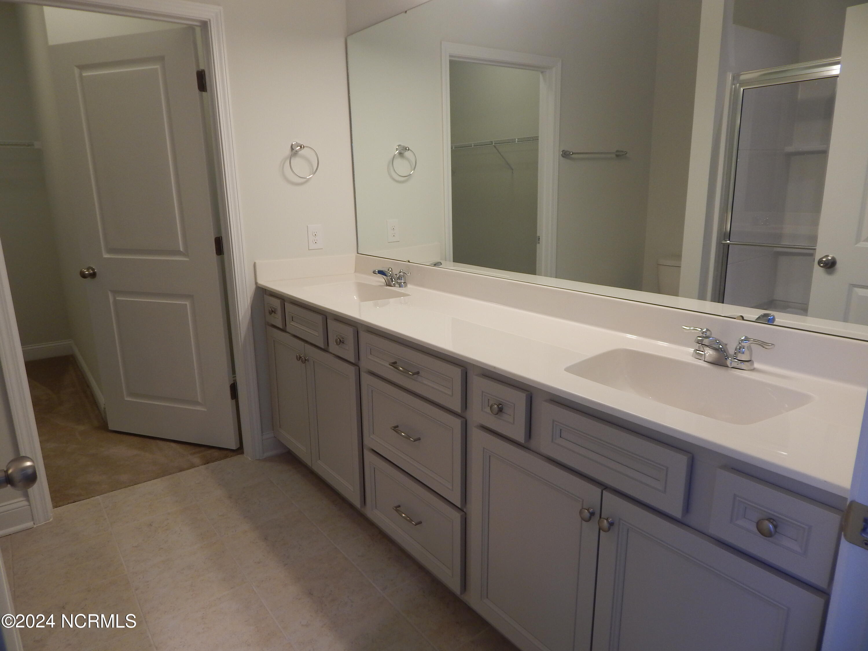 100549496 | Photo 11