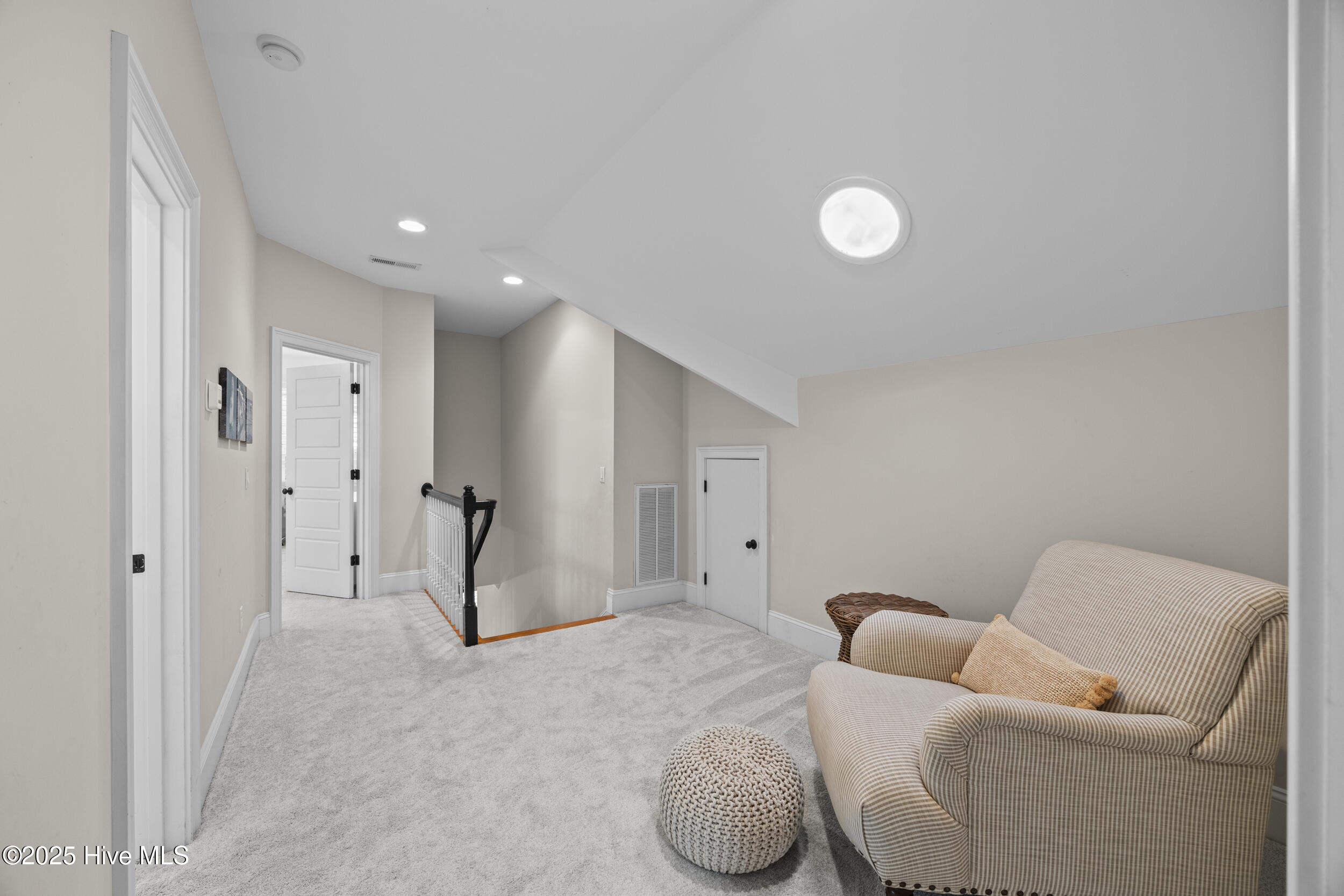 100570509 | Photo 51