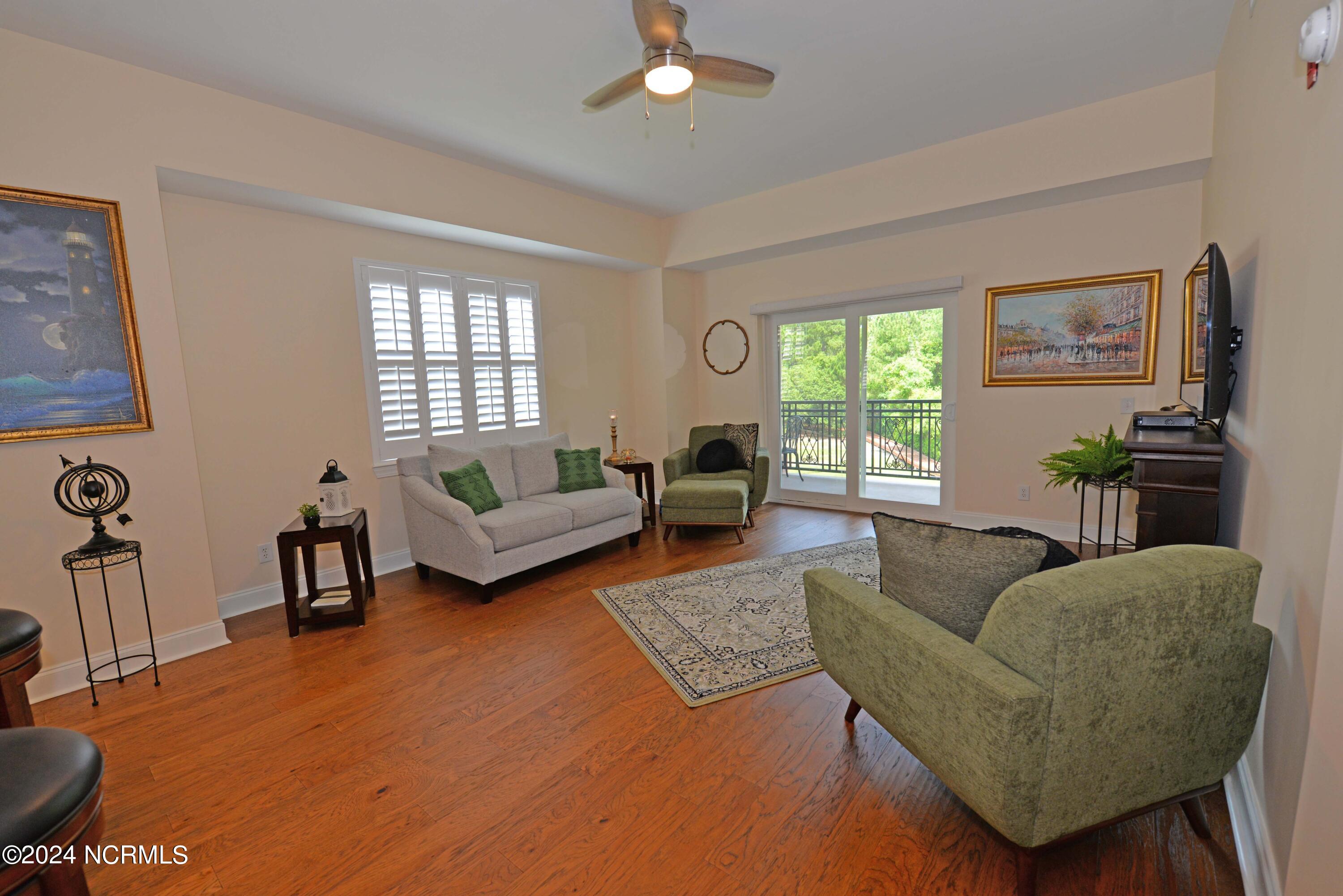 100443482 | Photo 11