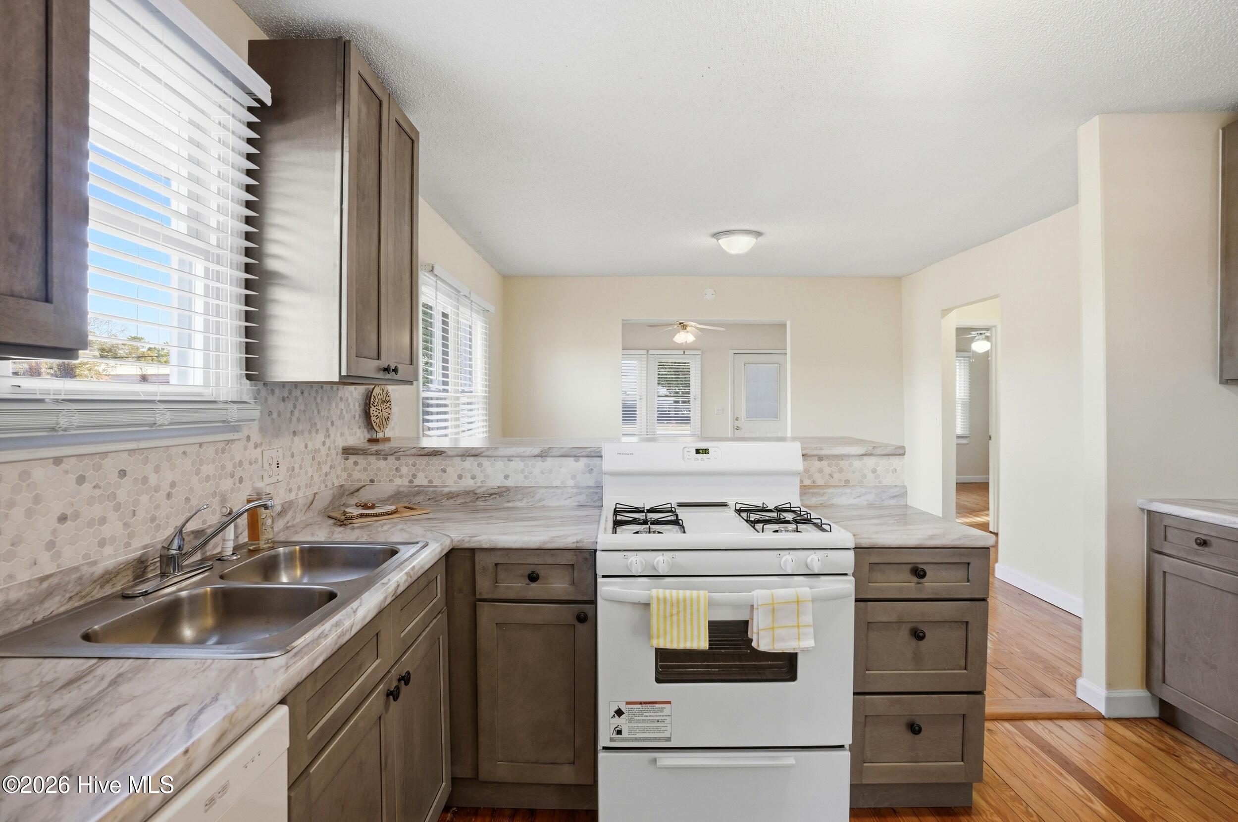 100554357 | Photo 14