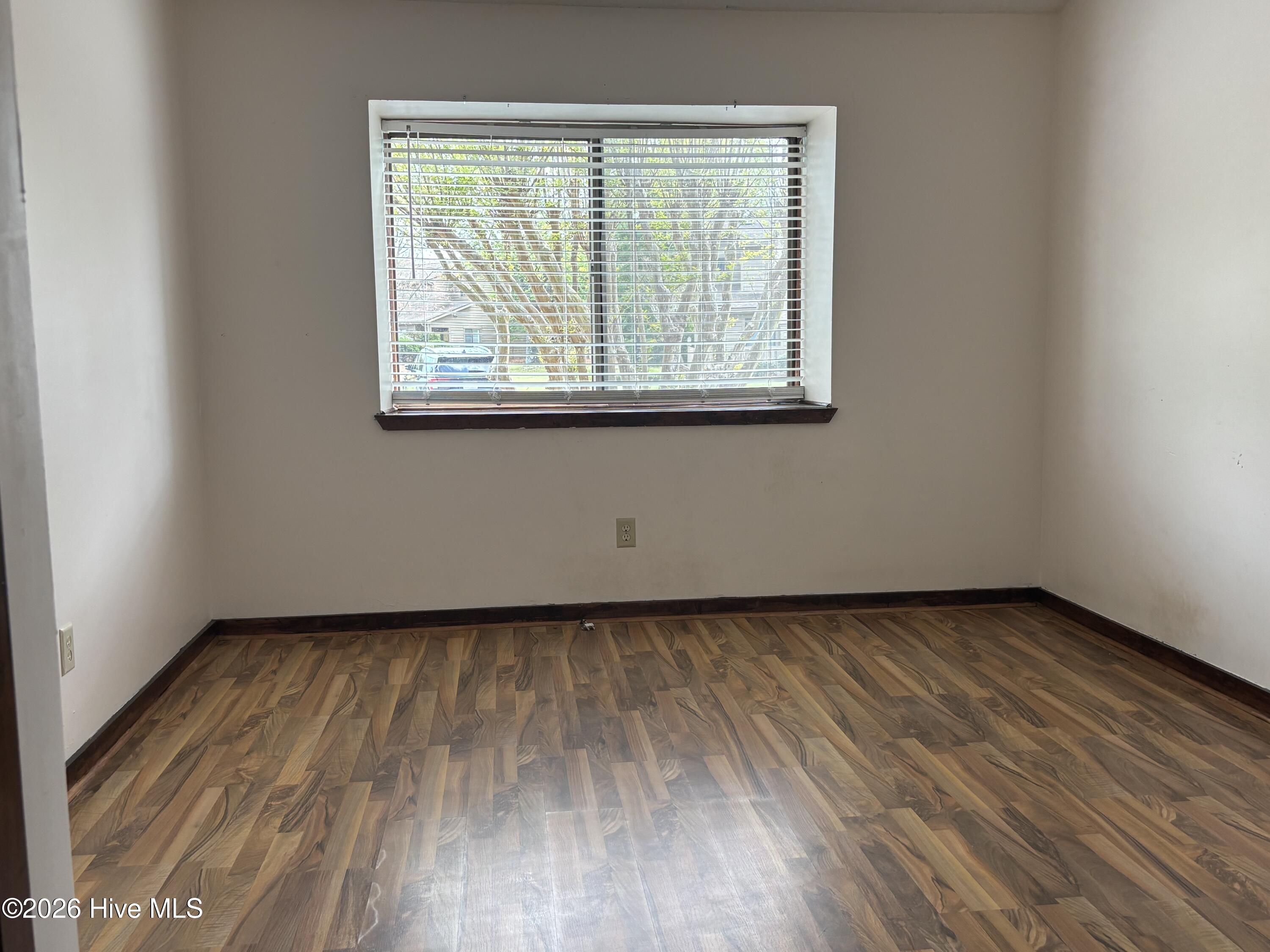 100563769 | Photo 12