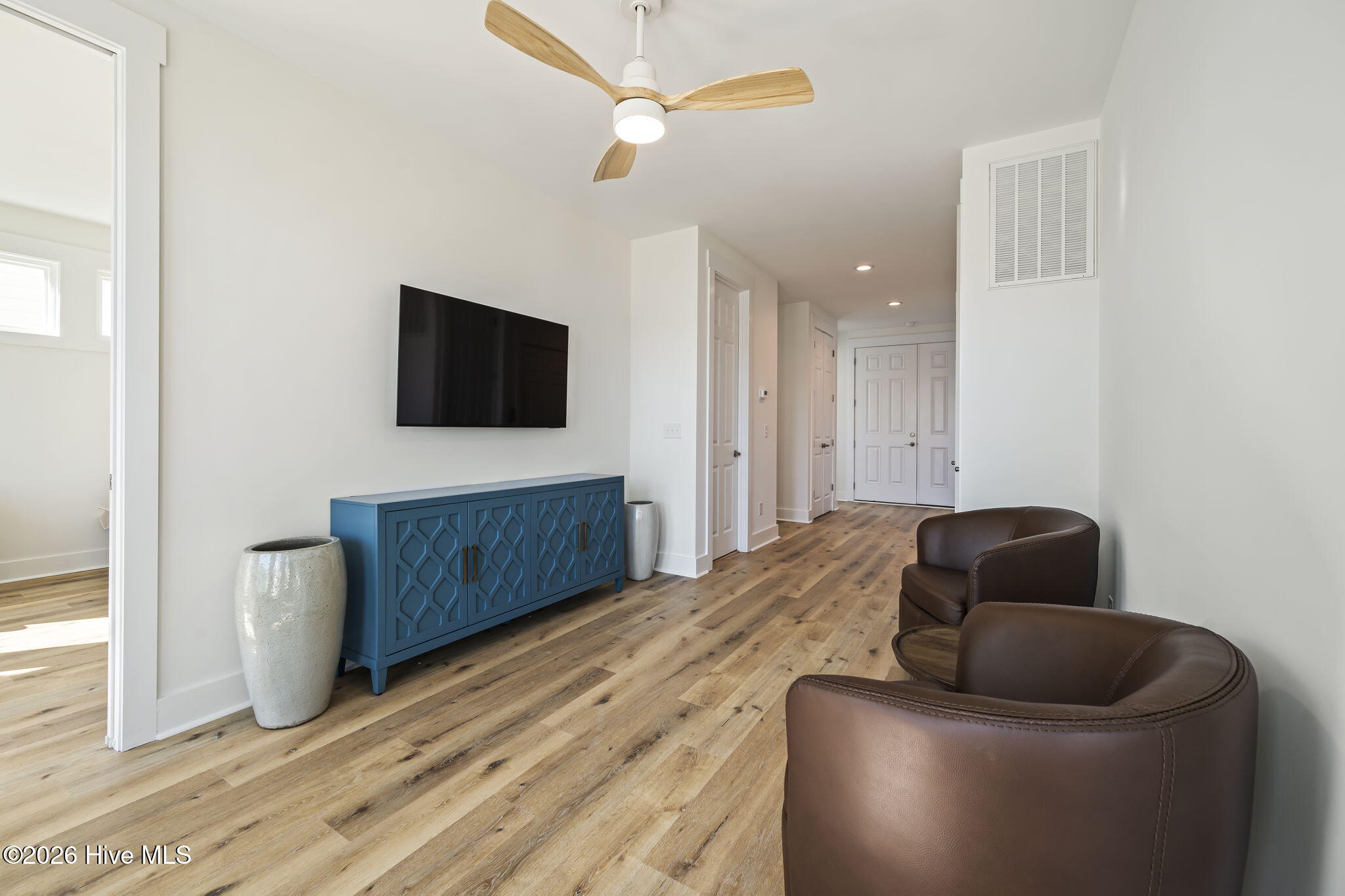 100550572 | Photo 31