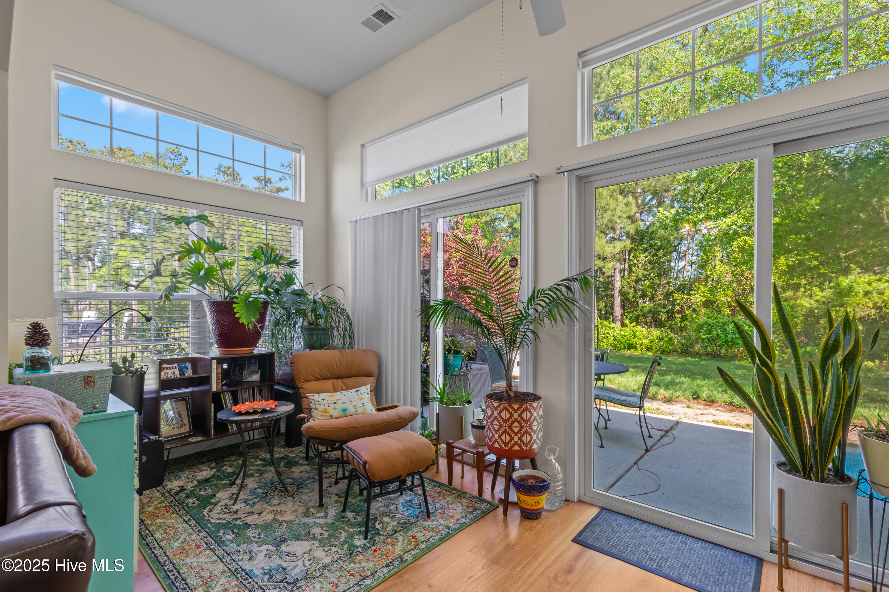 100502471 | Photo 27