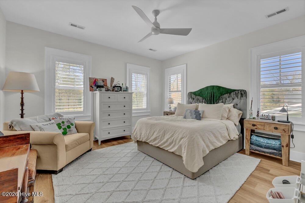 100561379 | Photo 41