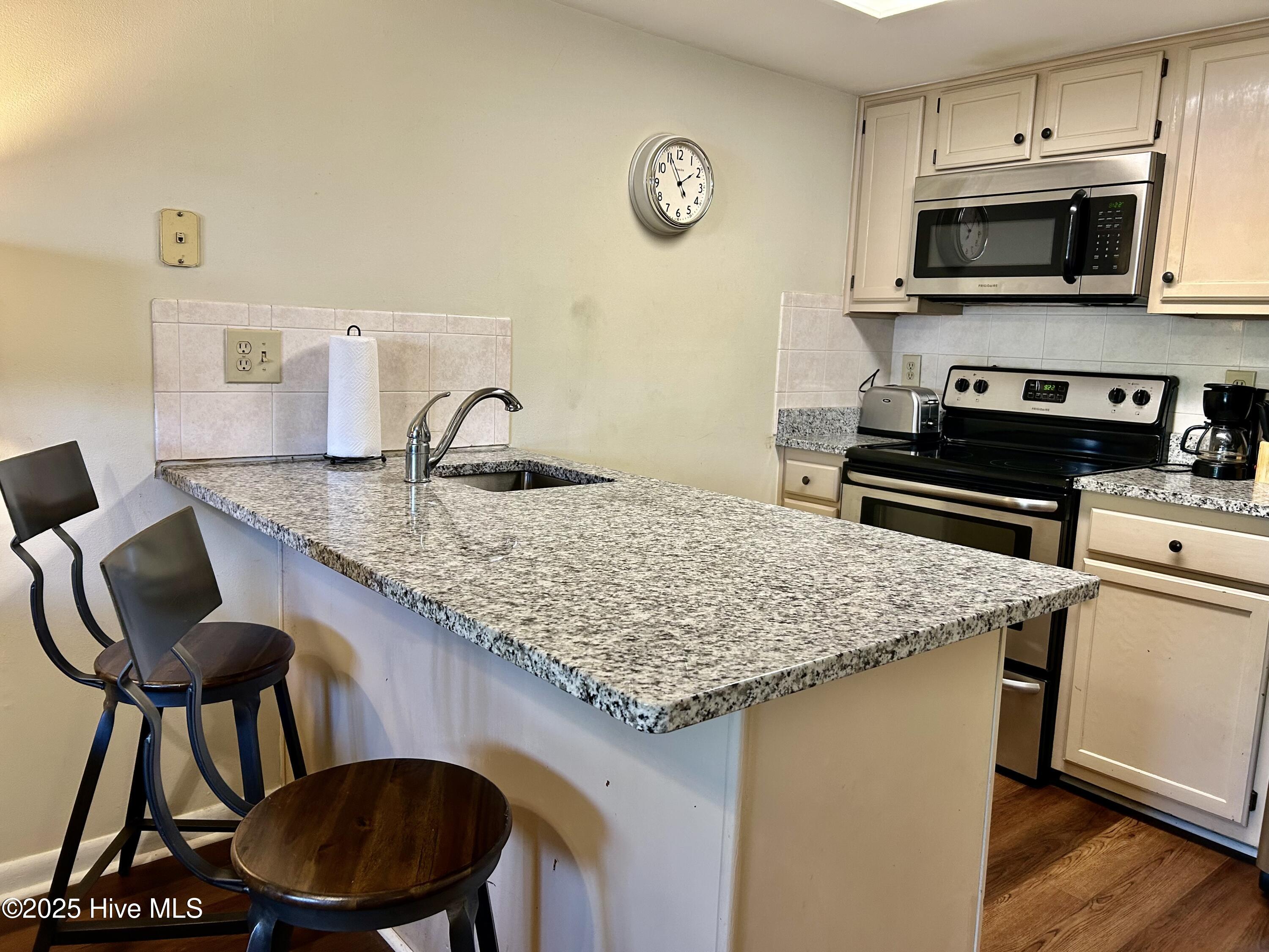 100501486 | Photo 16