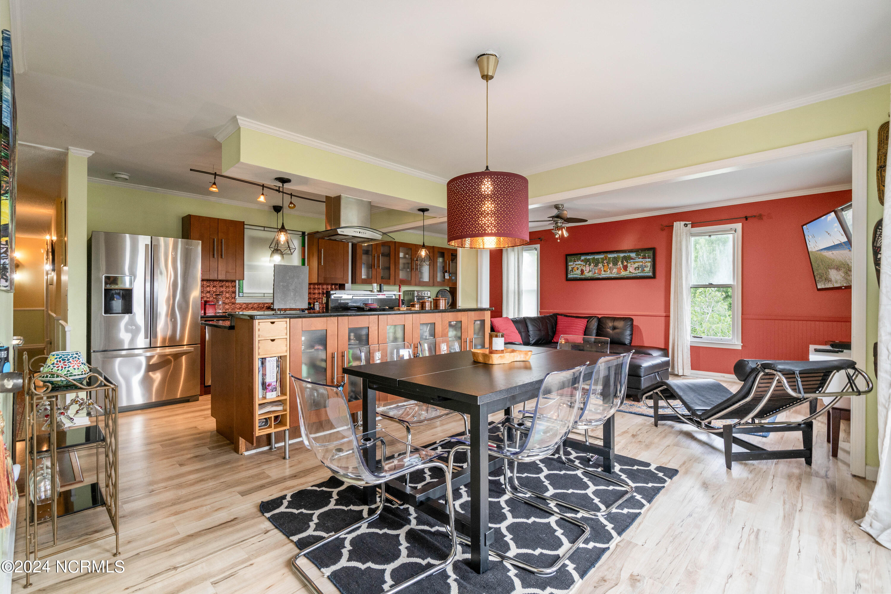 100560914 | Photo 13