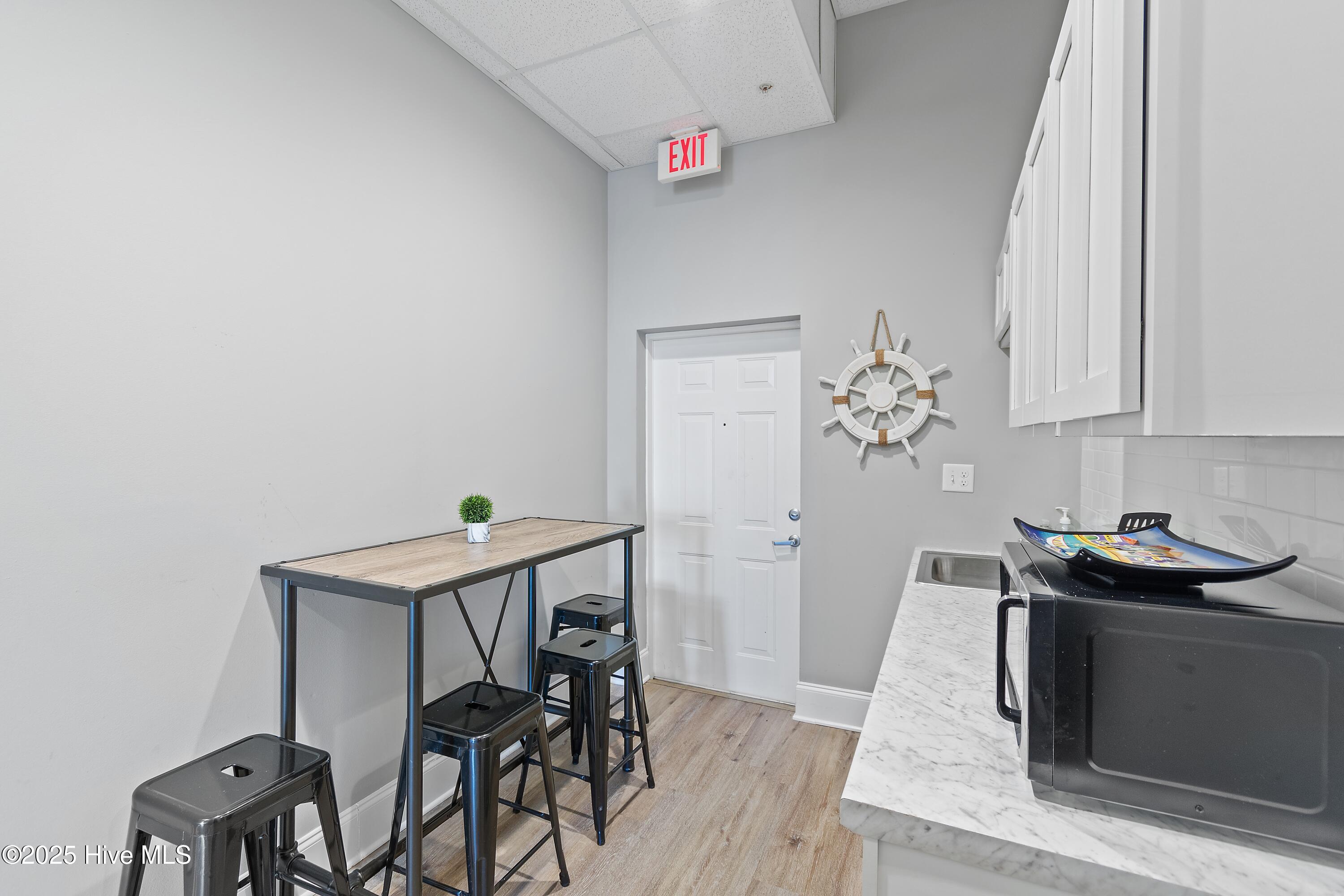 100546733 | Photo 12