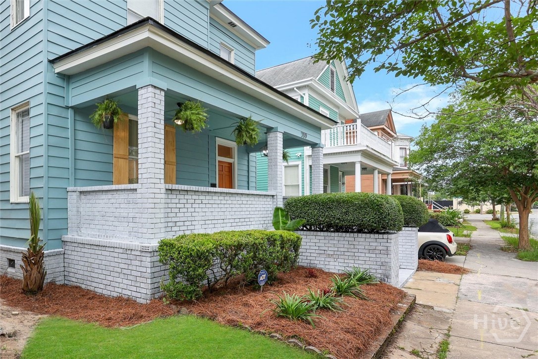 Photo 2 of Single family home for sale at 309 W 33rd Street, Savannah, GA 31401 | MLS# SA364795 | Listing updated on 2026-09-18