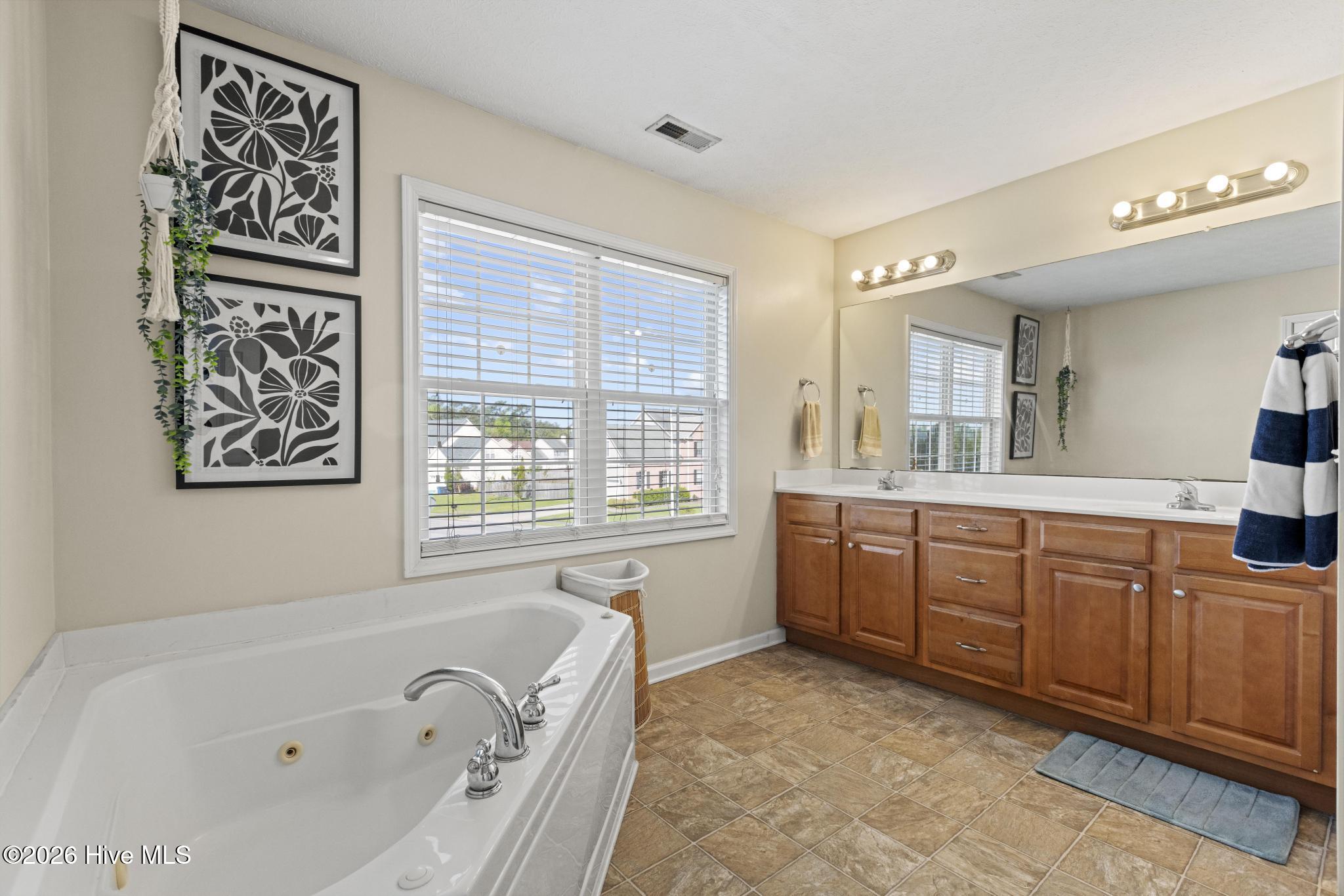 100567348 | Photo 16