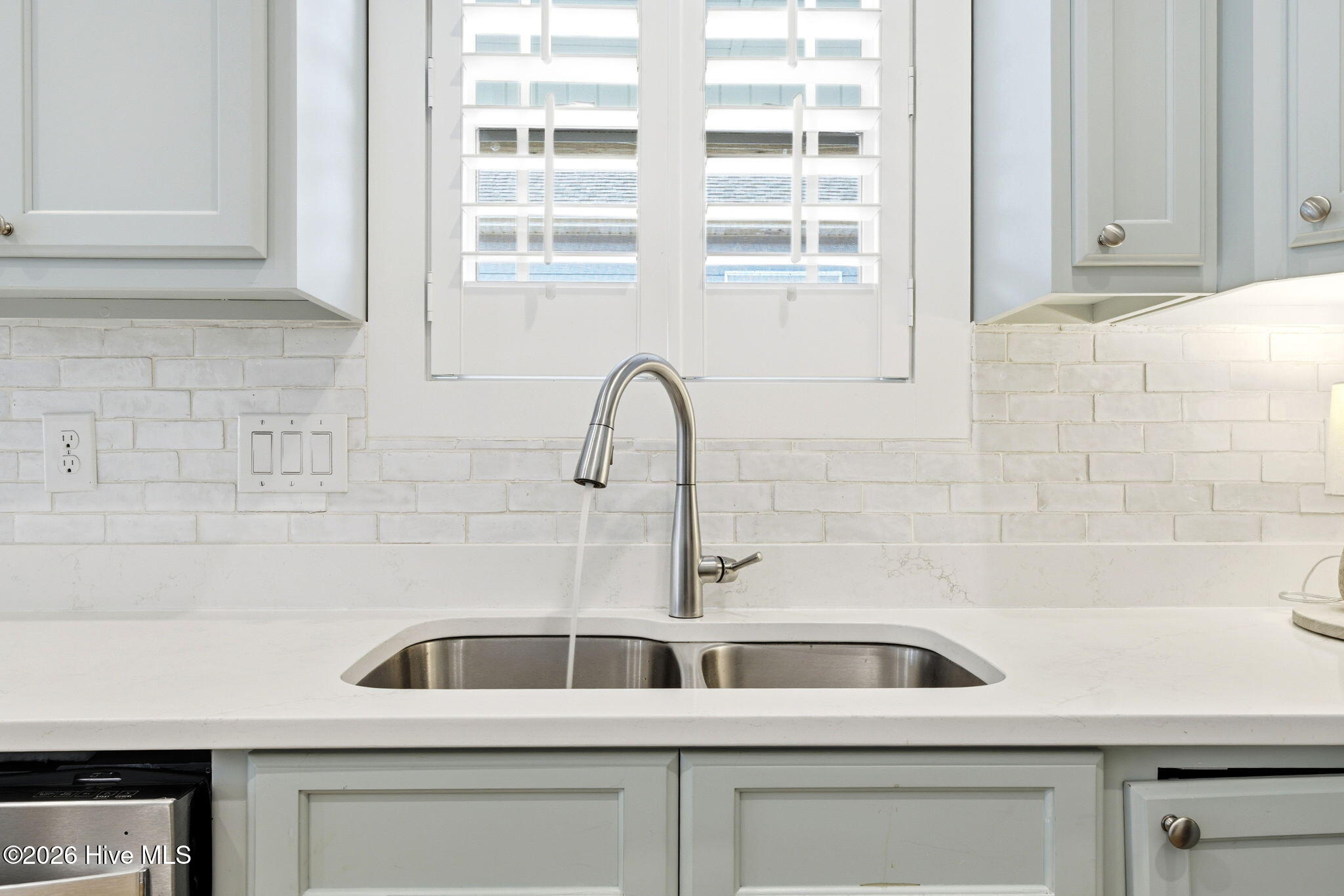 100561485 | Photo 15