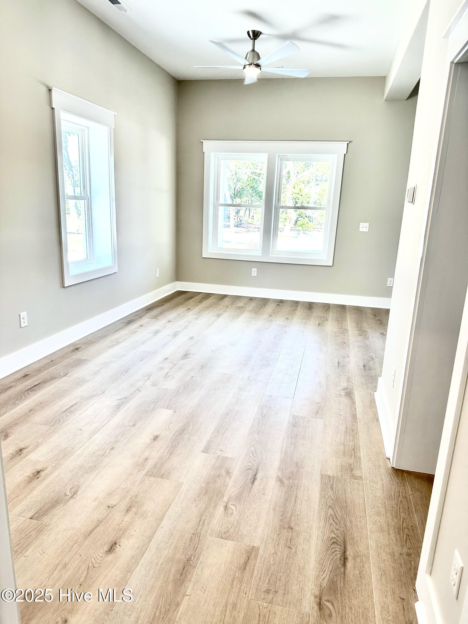 100537365 | Photo 40