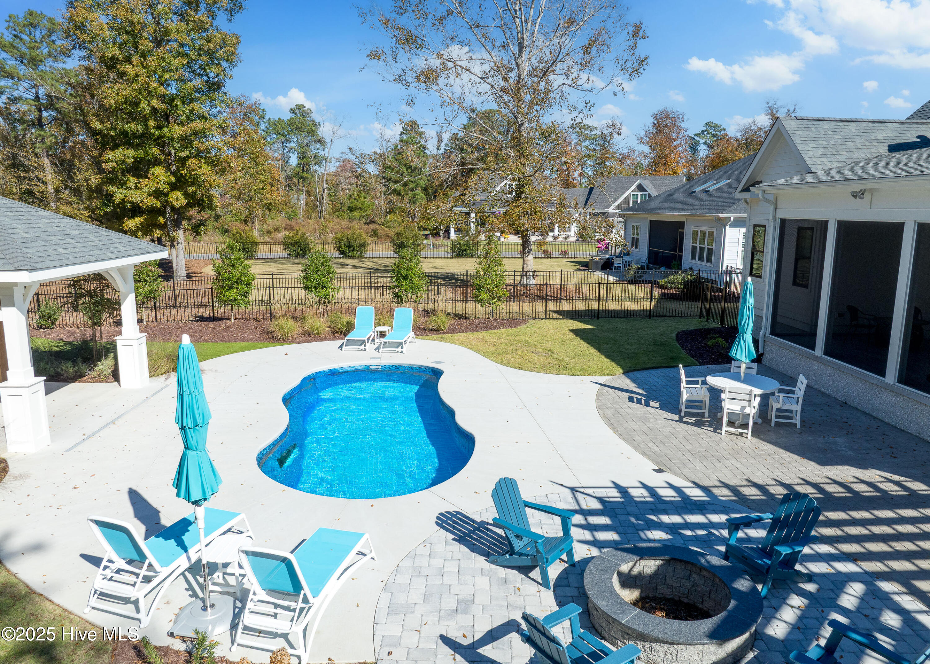 100539739 | Photo 52