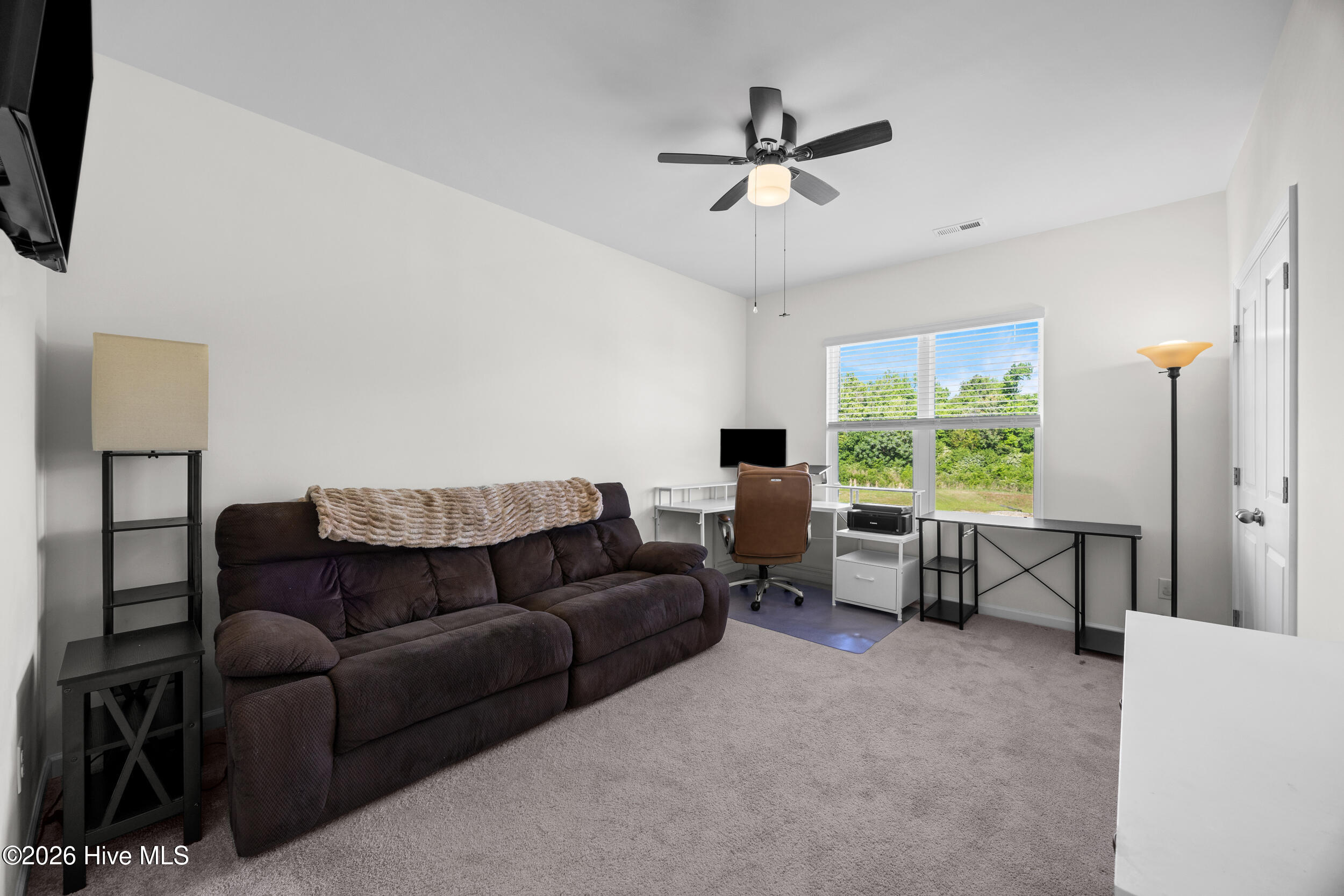 100568989 | Photo 29