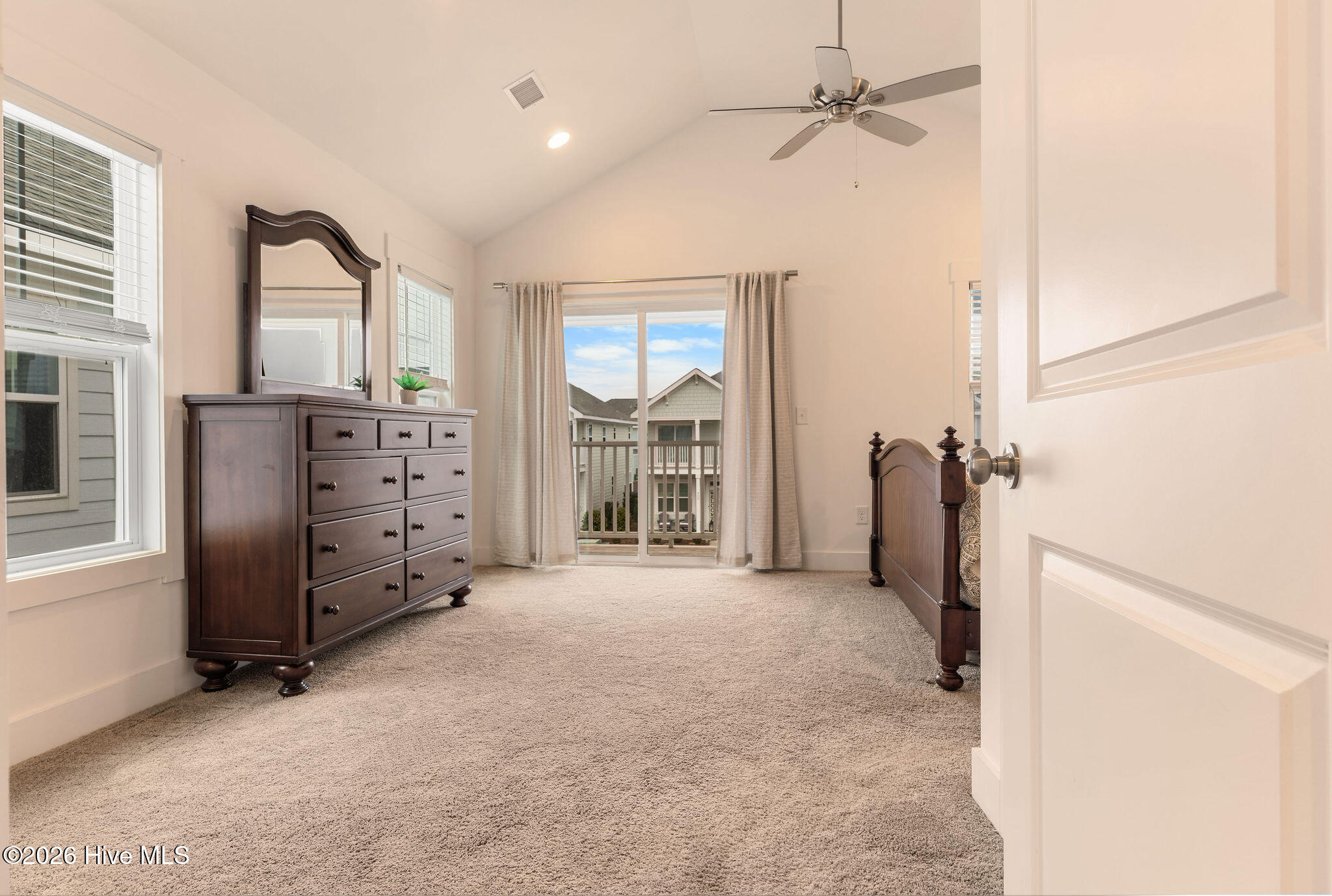 100553298 | Photo 21