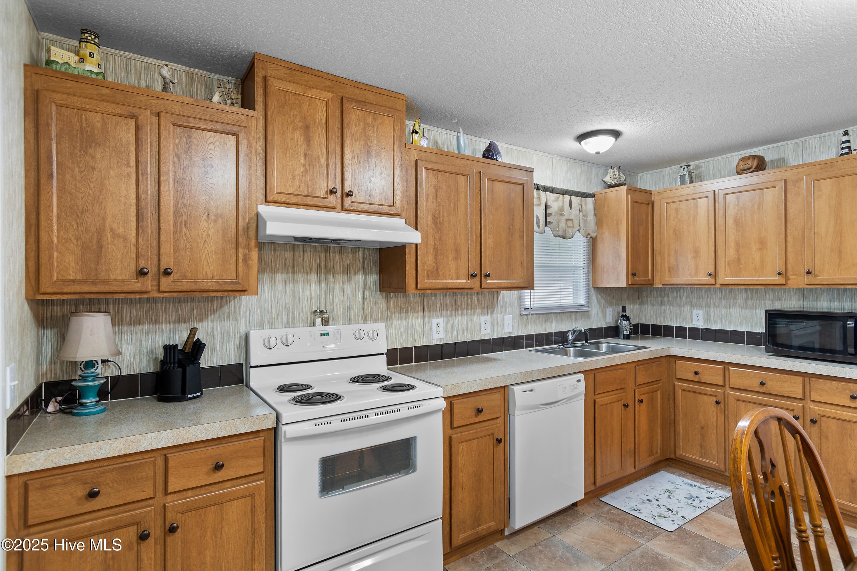 100570016 | Photo 18