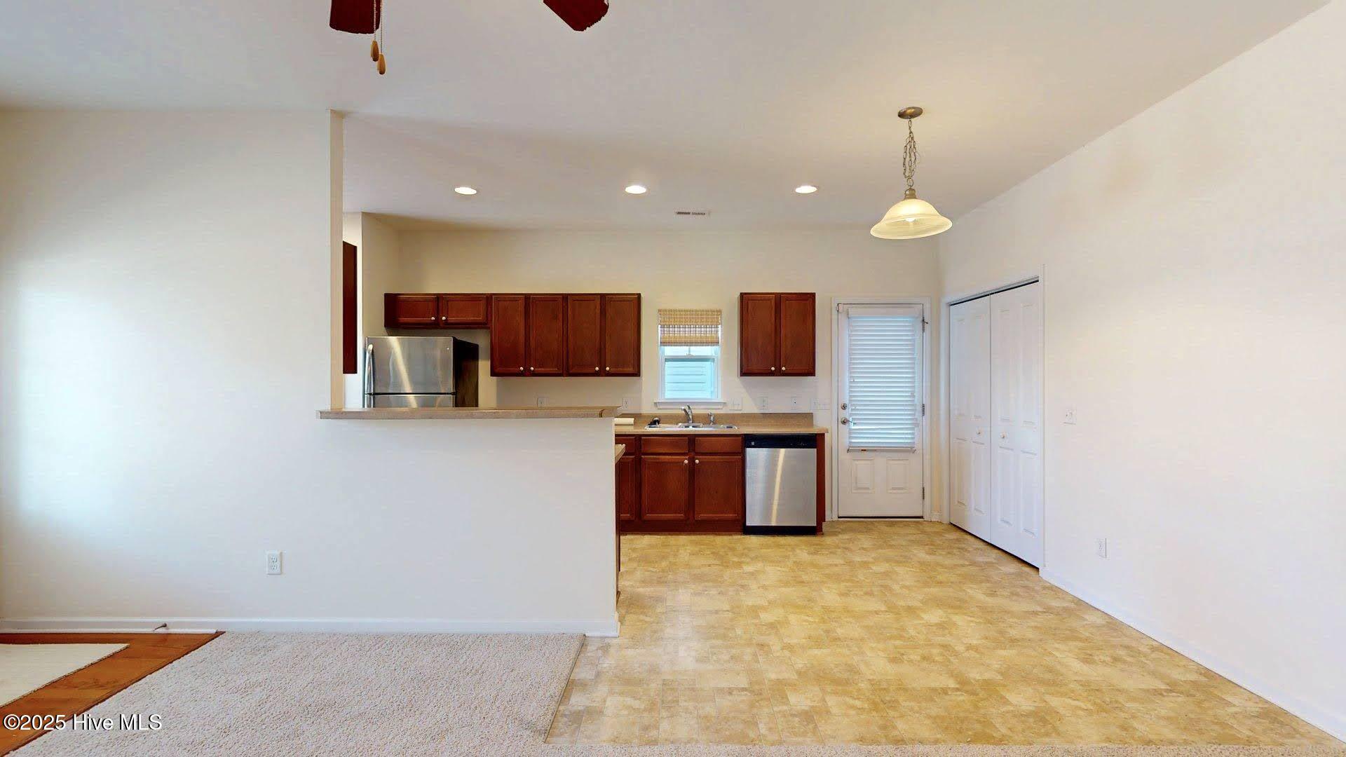 100546464 | Photo 10