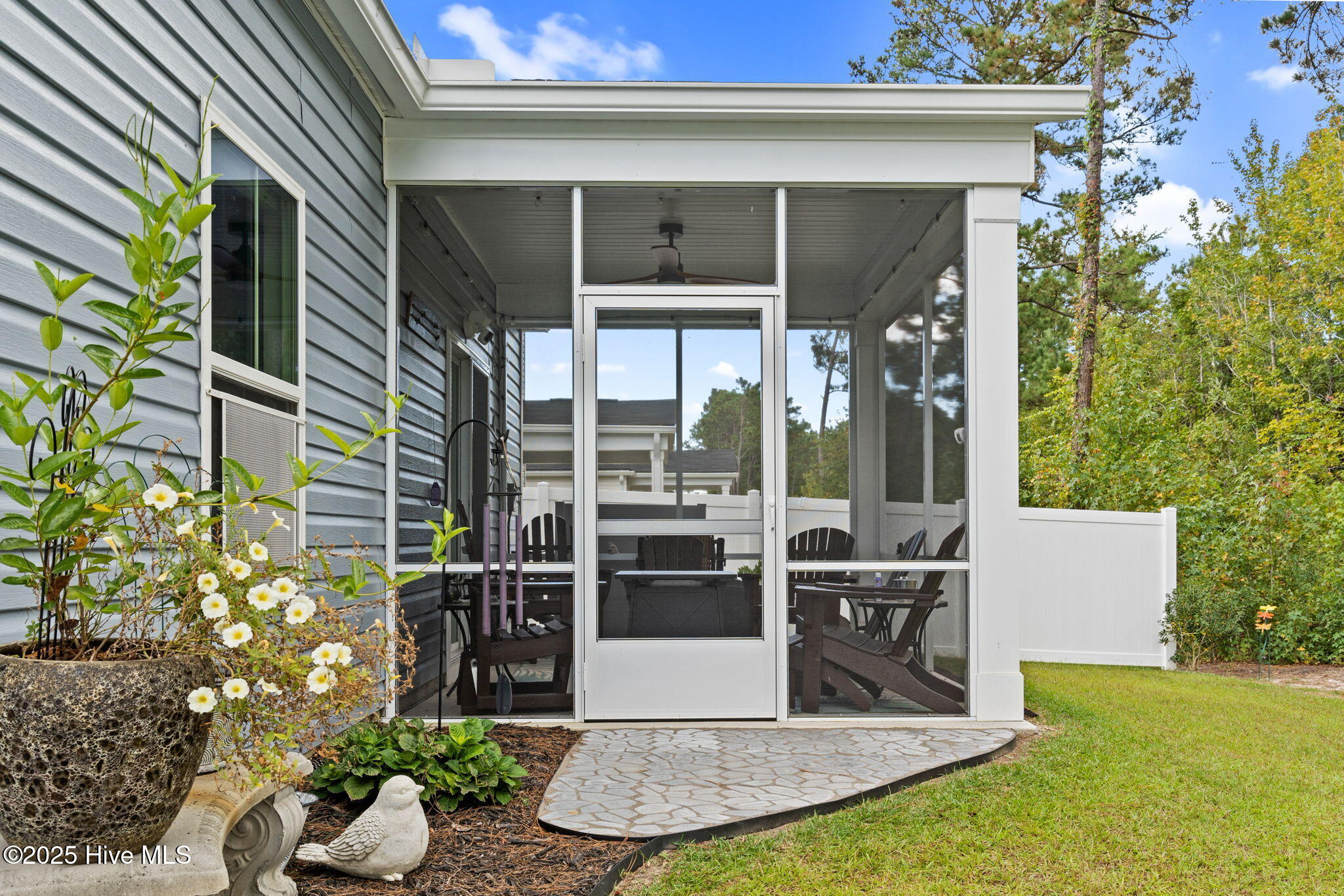 100532553 | Photo 15