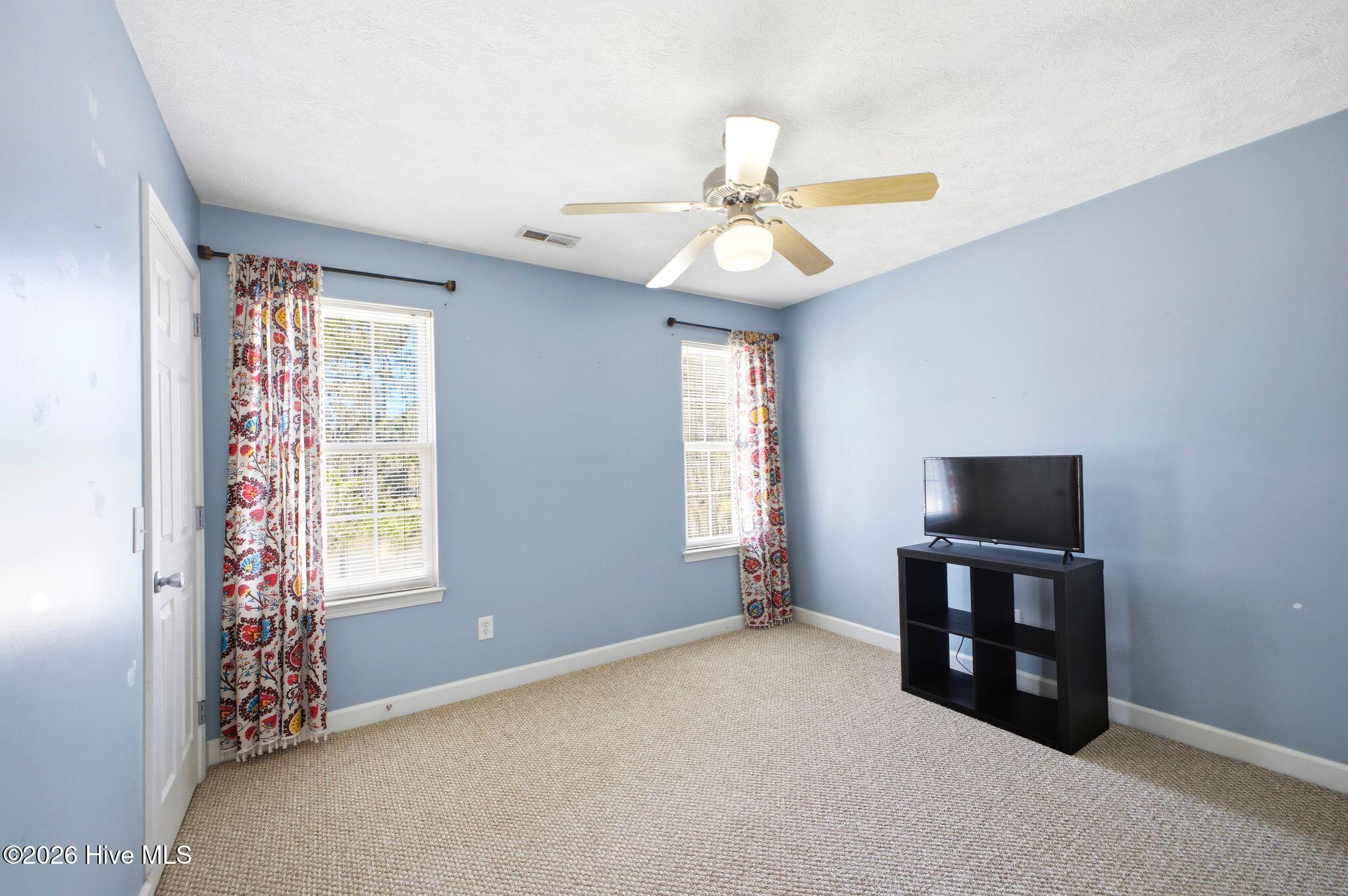 100564329 | Photo 22