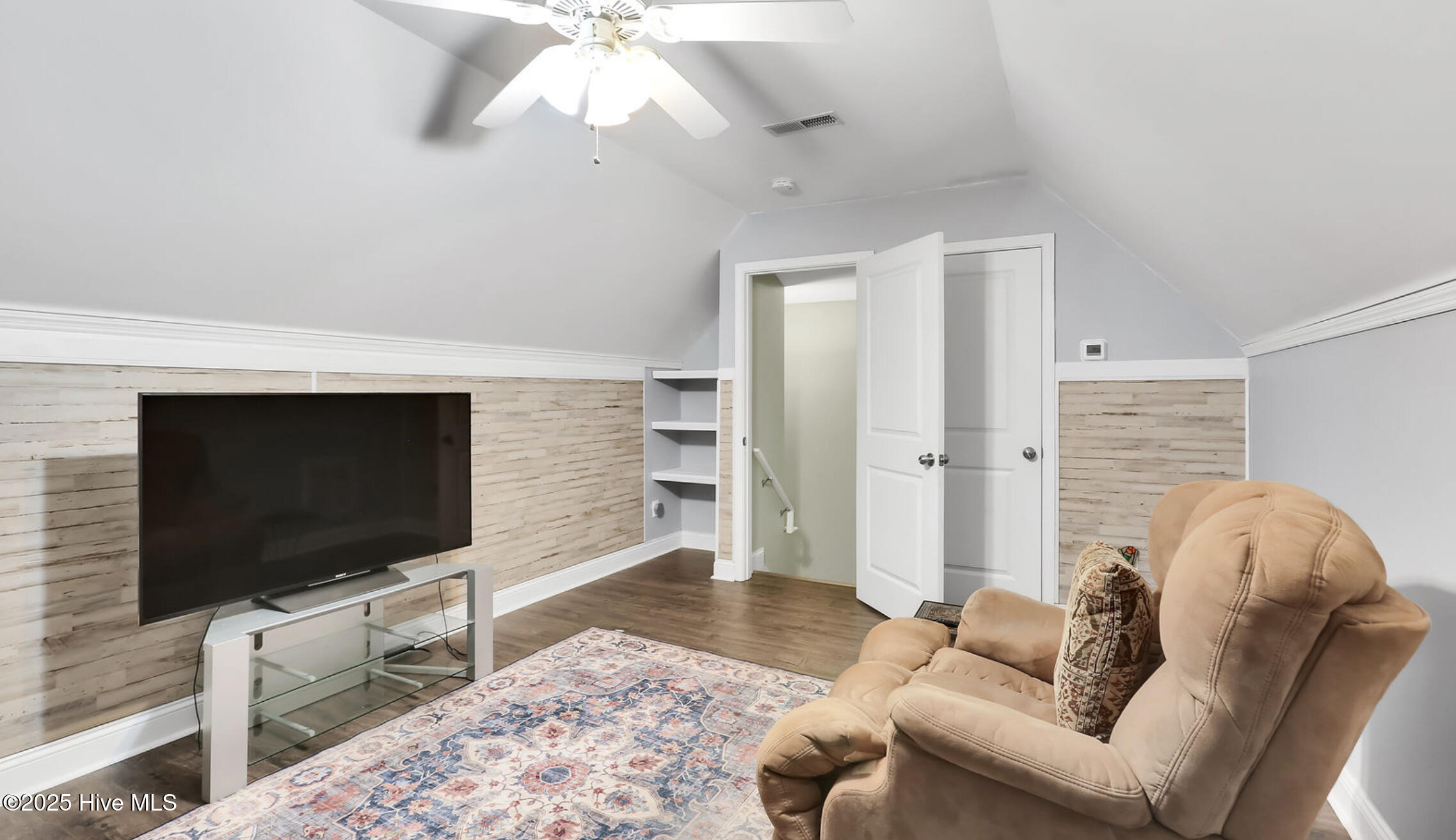 100547163 | Photo 30