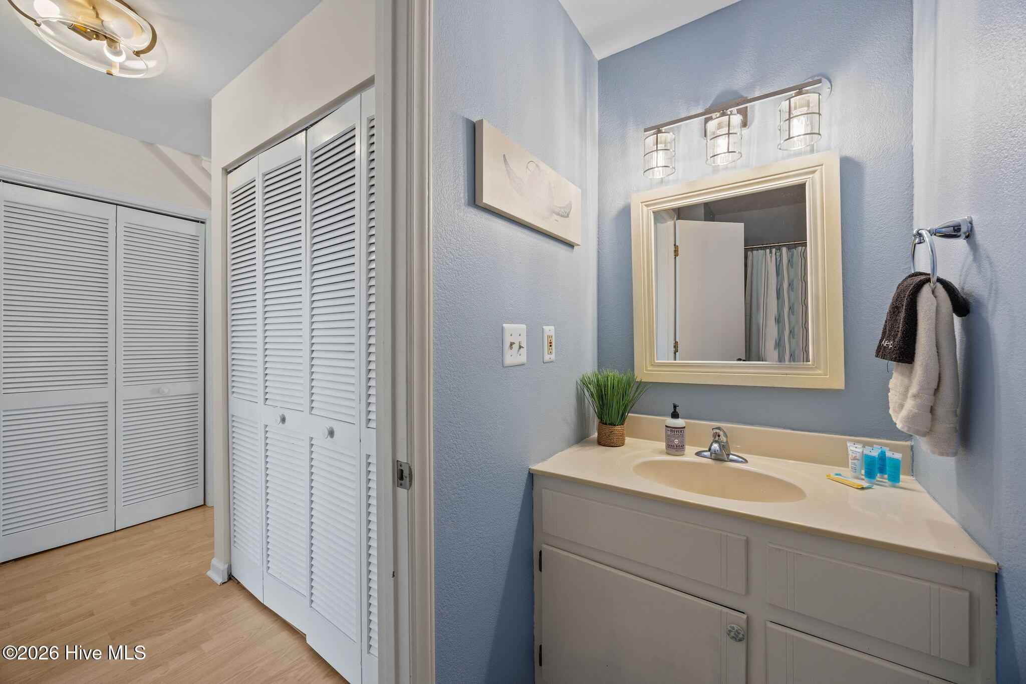 100559351 | Photo 18