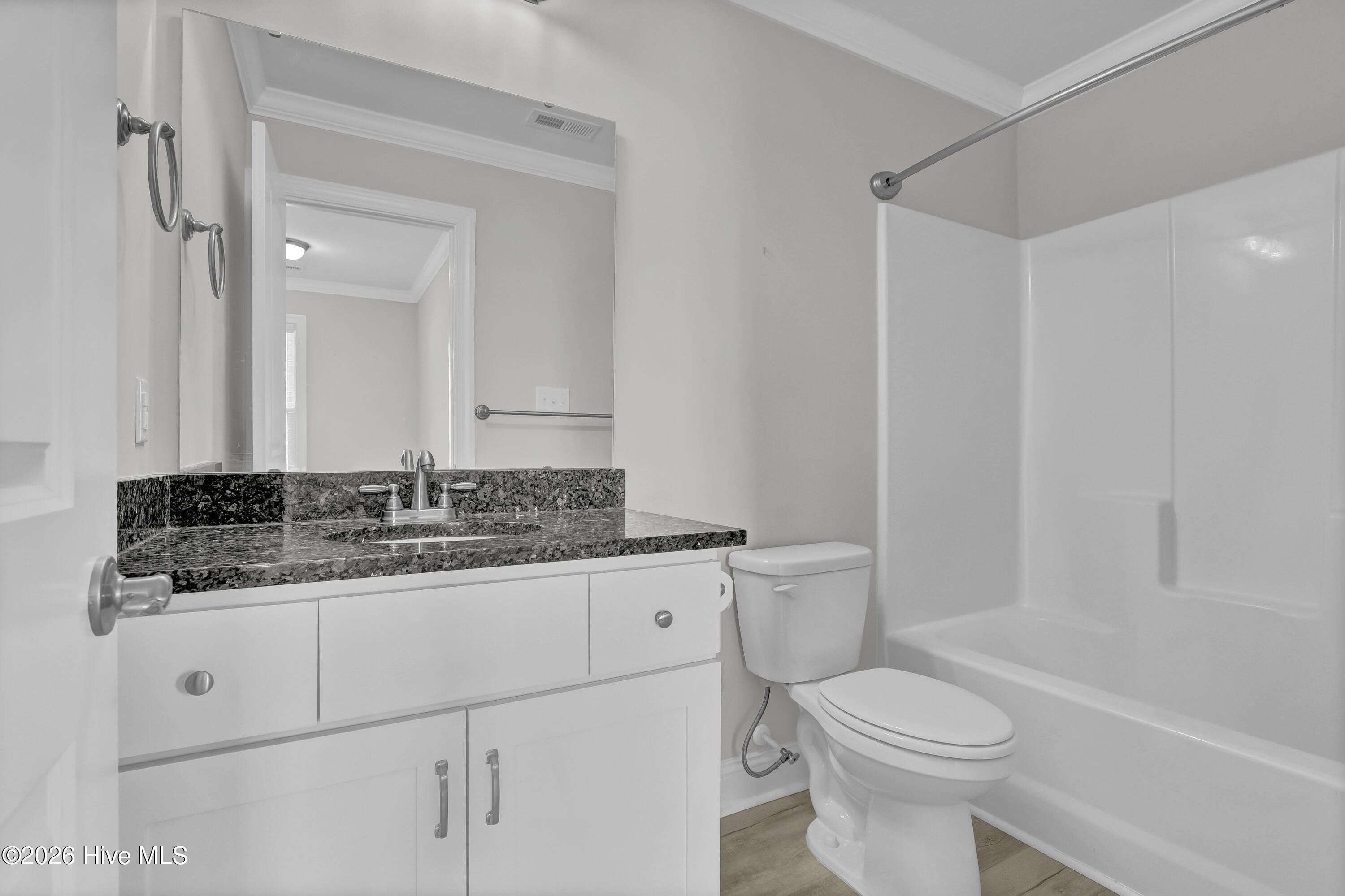 100569069 | Photo 28